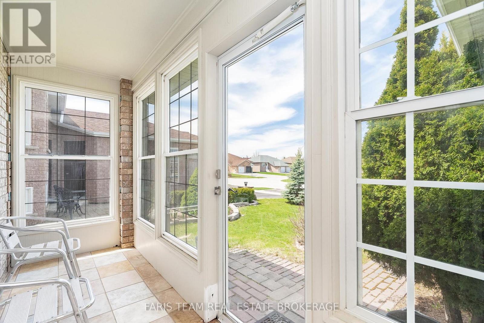 17 Nicole Marie Avenue, Barrie (East Bayfield), Ontario  L4M 6Z1 - Photo 4 - S12598928