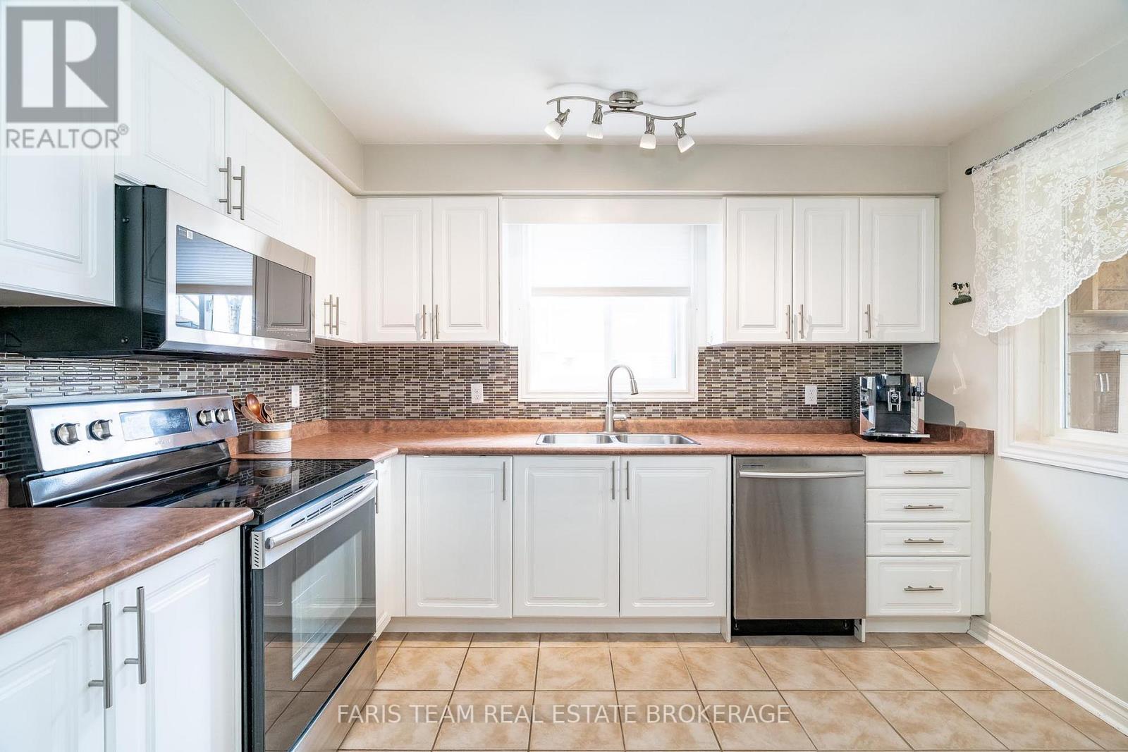 17 Nicole Marie Avenue, Barrie (East Bayfield), Ontario  L4M 6Z1 - Photo 8 - S12598928