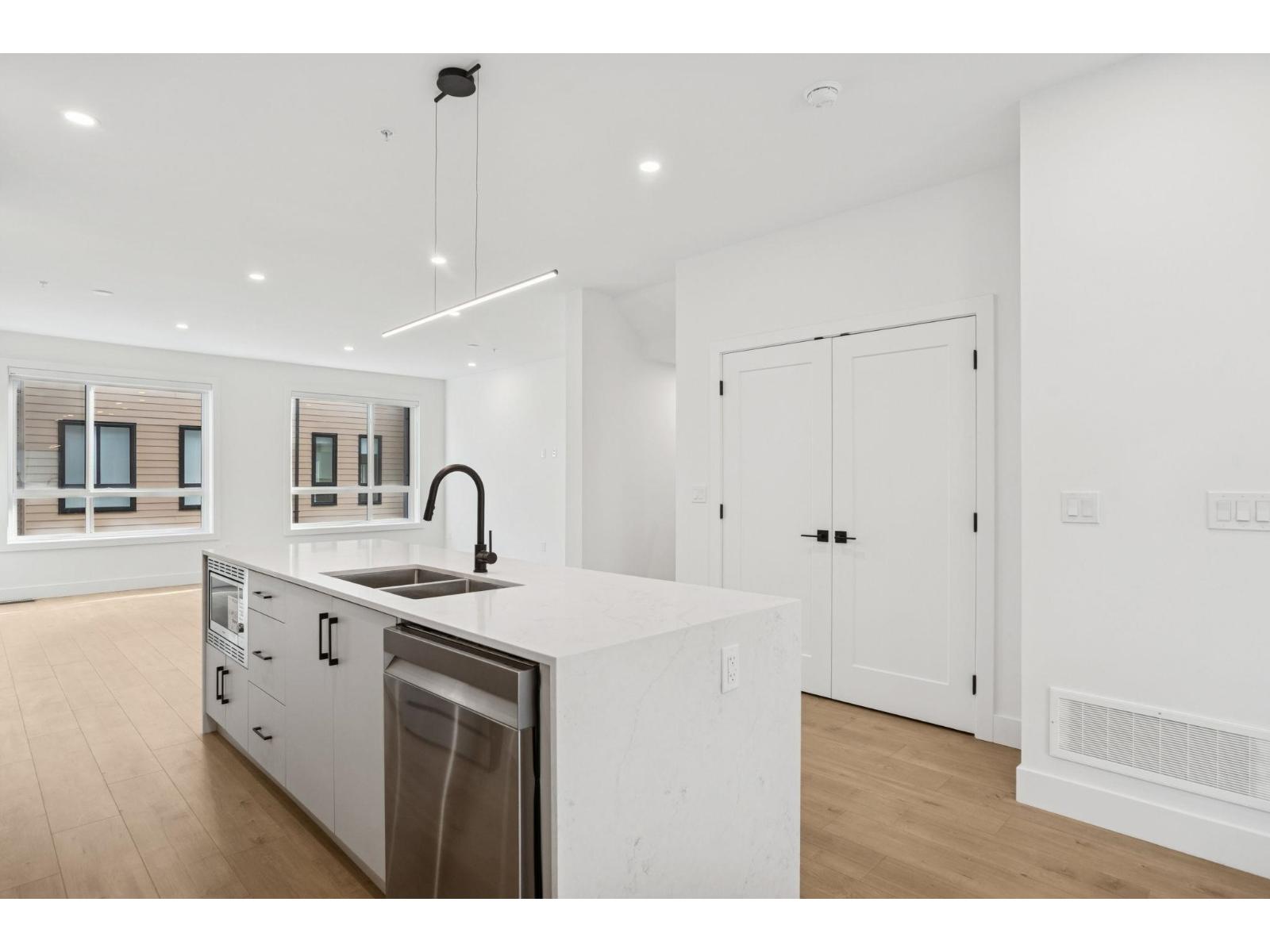 3 19667 55a Avenue, Langley, British Columbia V3A 3X1 - Photo 2 - R3071936