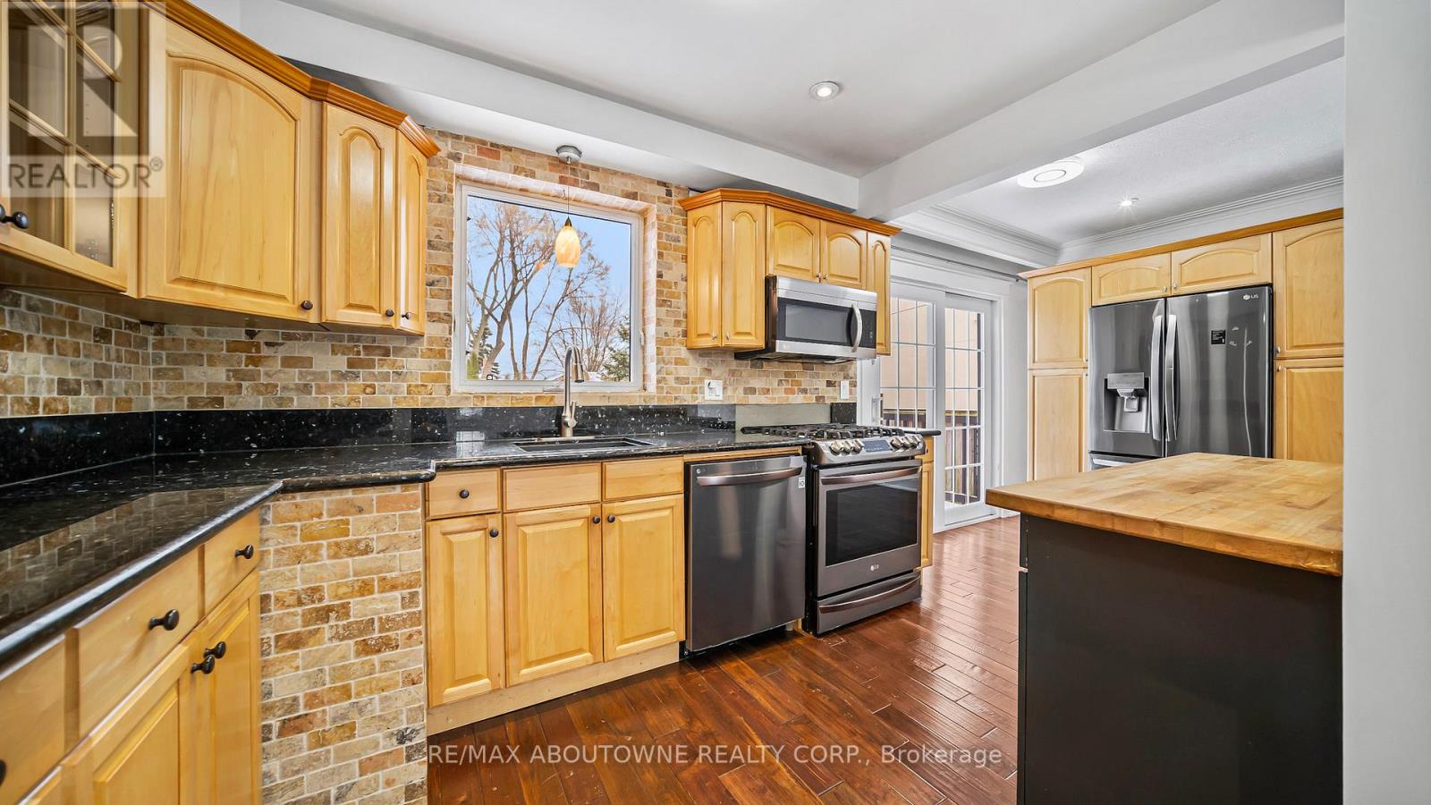 231 Woodale Avenue, Oakville, Ontario  L6K 2N3 - Photo 11 - W12598862