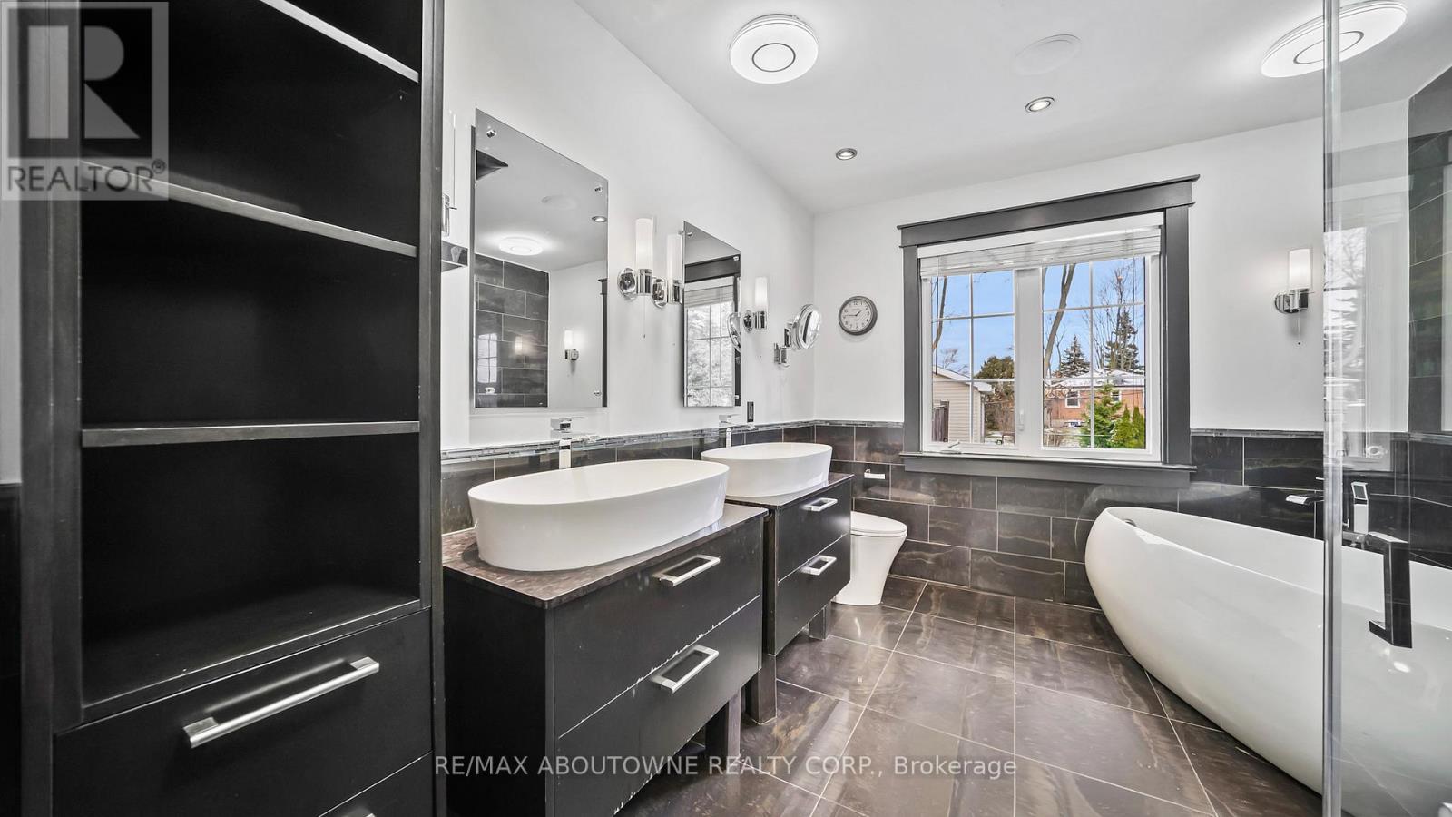 231 Woodale Avenue, Oakville, Ontario  L6K 2N3 - Photo 17 - W12598862