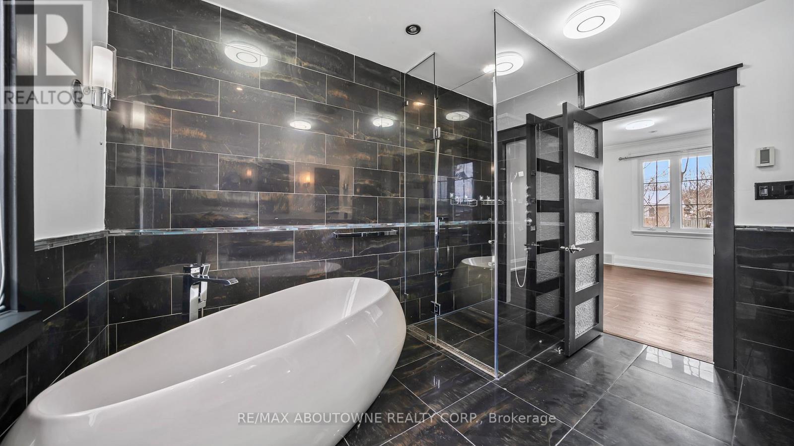 231 Woodale Avenue, Oakville, Ontario  L6K 2N3 - Photo 18 - W12598862