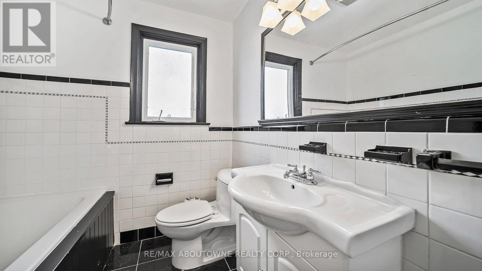 231 Woodale Avenue, Oakville, Ontario  L6K 2N3 - Photo 21 - W12598862