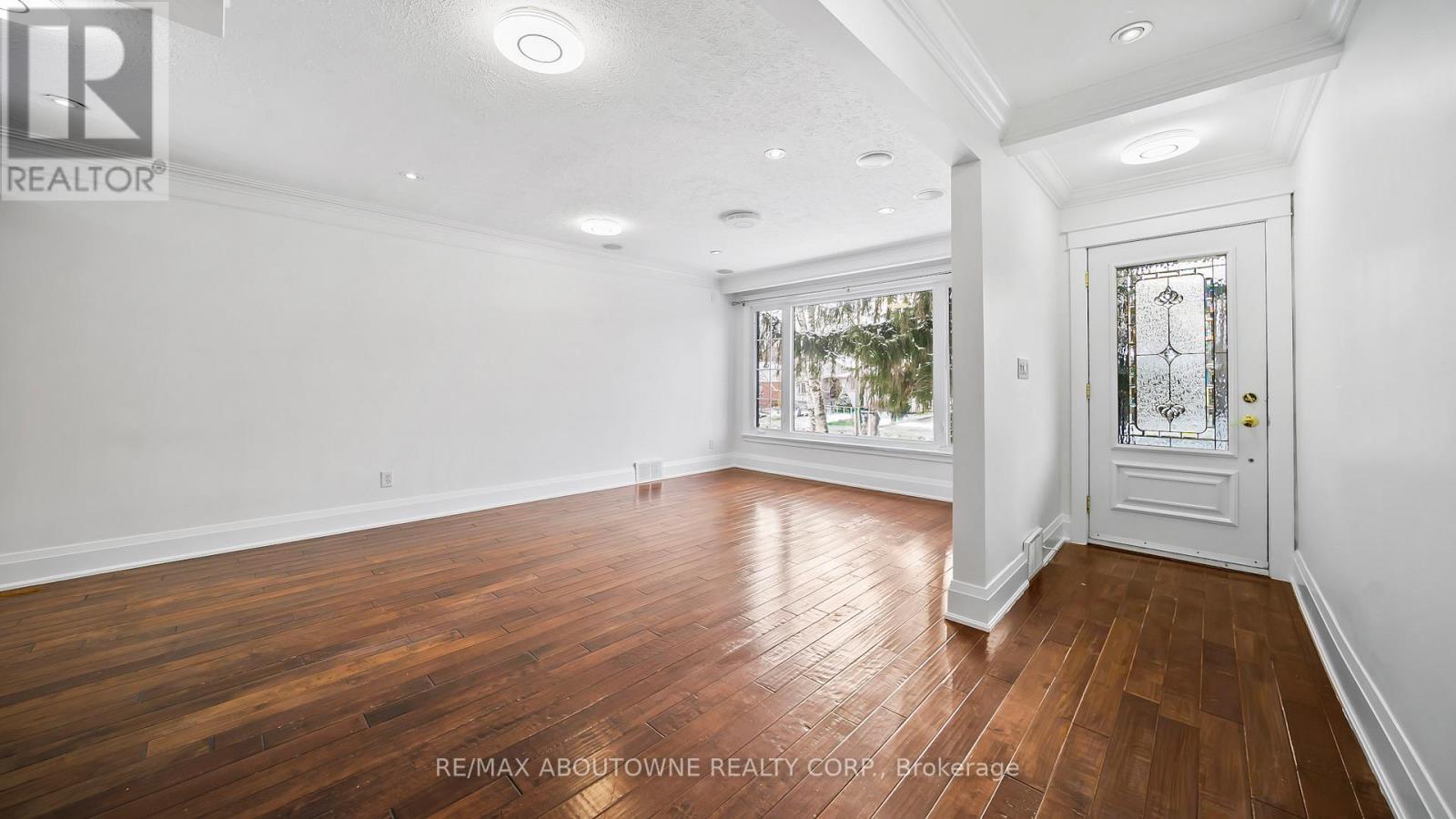 231 Woodale Avenue, Oakville, Ontario  L6K 2N3 - Photo 3 - W12598862