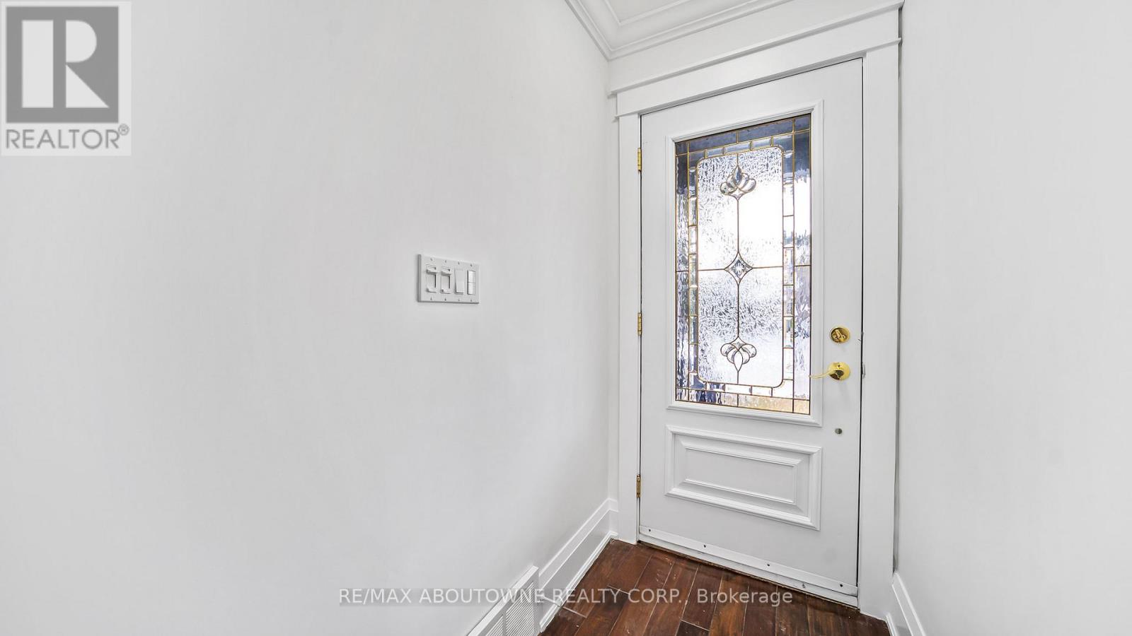 231 Woodale Avenue, Oakville, Ontario  L6K 2N3 - Photo 4 - W12598862