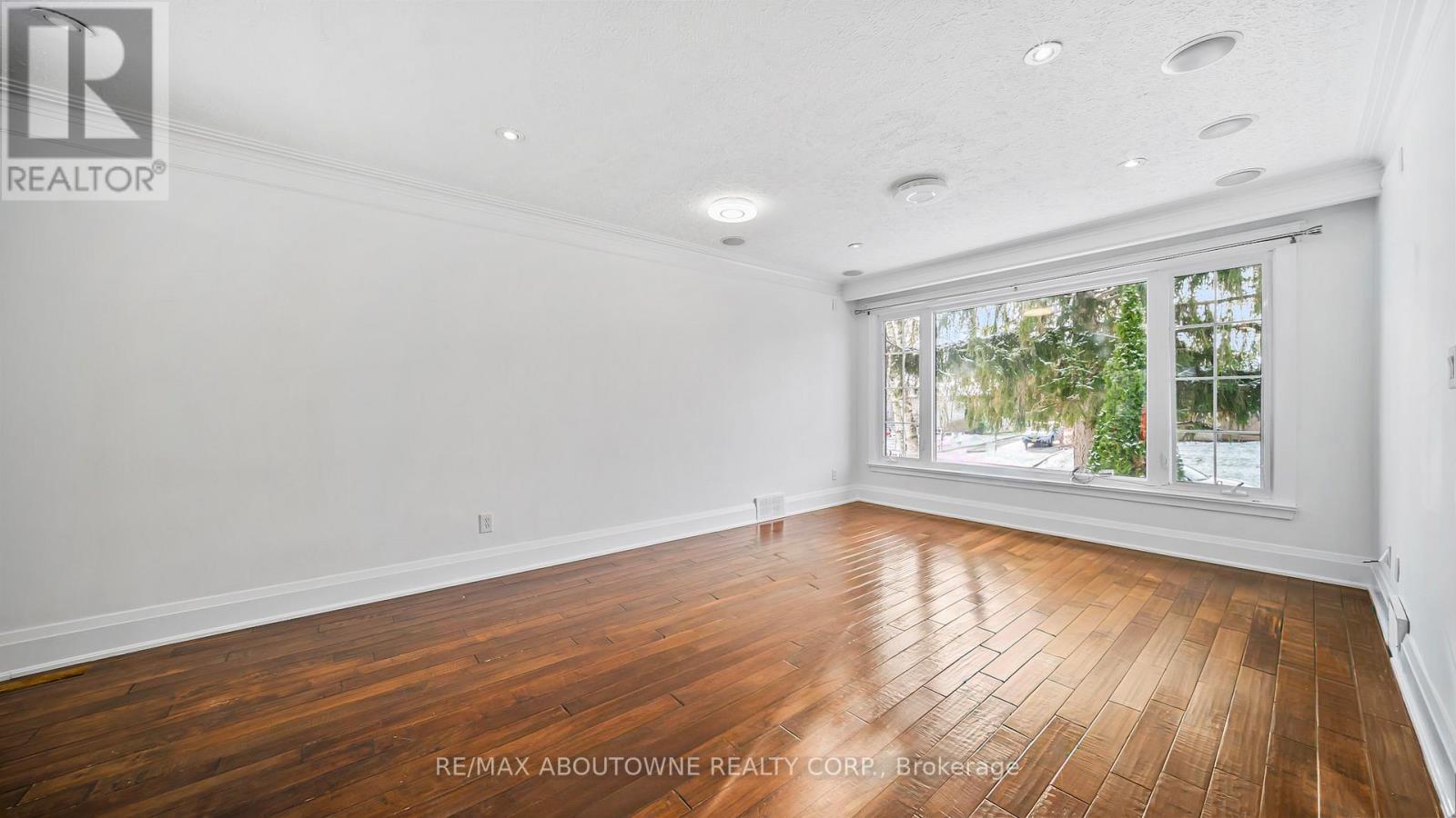 231 Woodale Avenue, Oakville, Ontario  L6K 2N3 - Photo 6 - W12598862