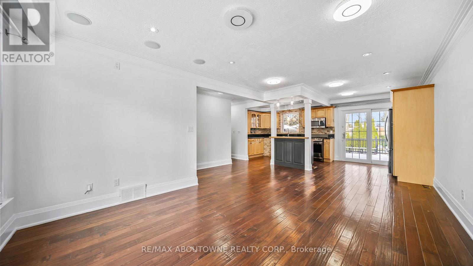 231 Woodale Avenue, Oakville, Ontario  L6K 2N3 - Photo 7 - W12598862