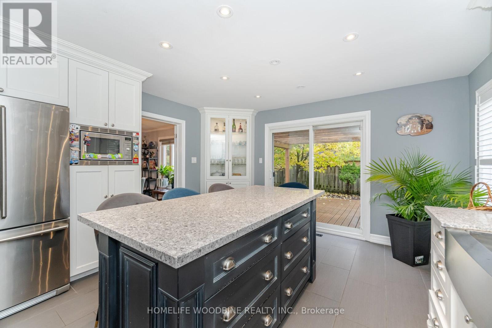 2546 Burnford Trail N, Mississauga, Ontario  L5M 5E3 - Photo 11 - W12598910