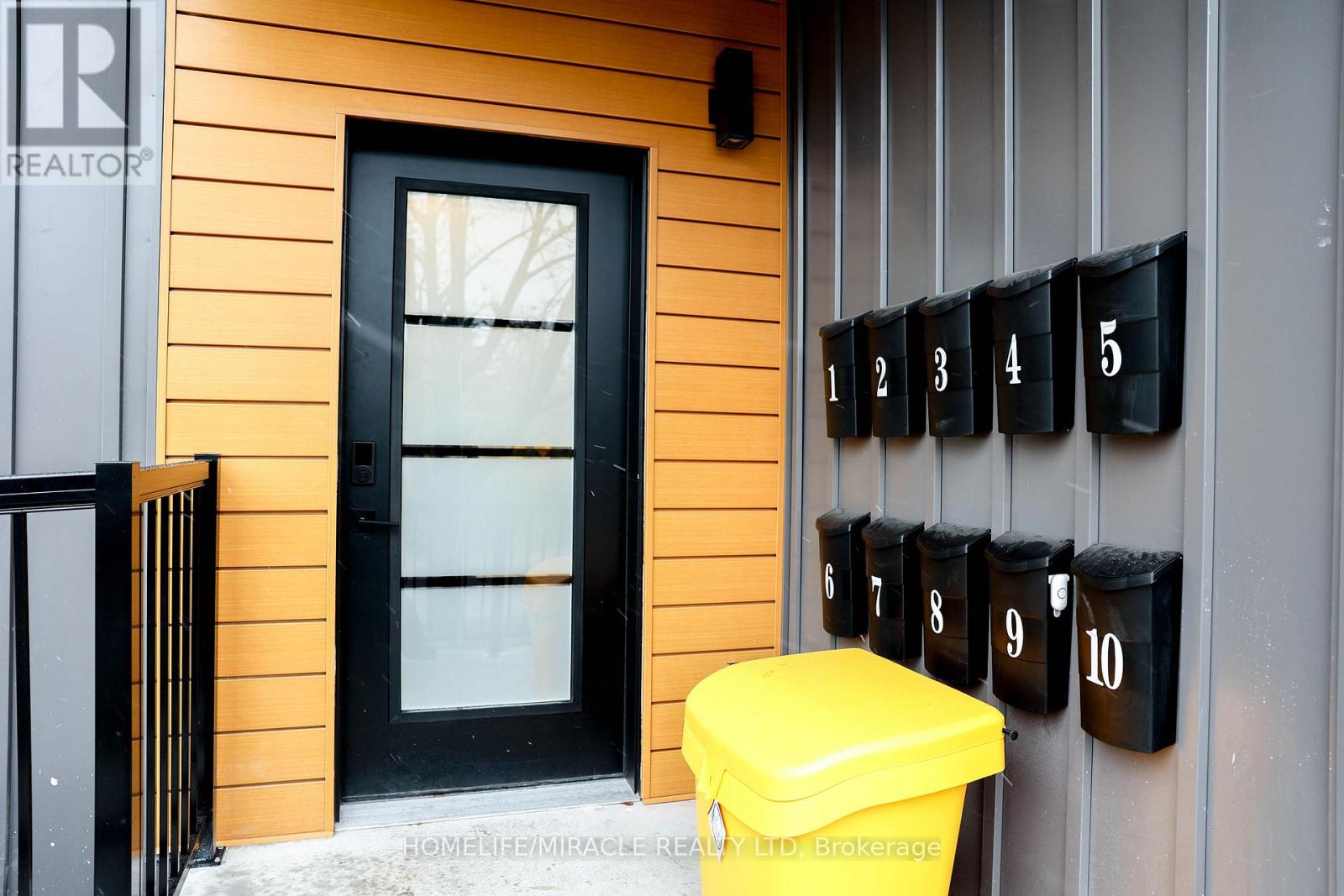 2 - 148 Glenlake Avenue, Toronto, Ontario  M6P 1E7 - Photo 3 - W12598940