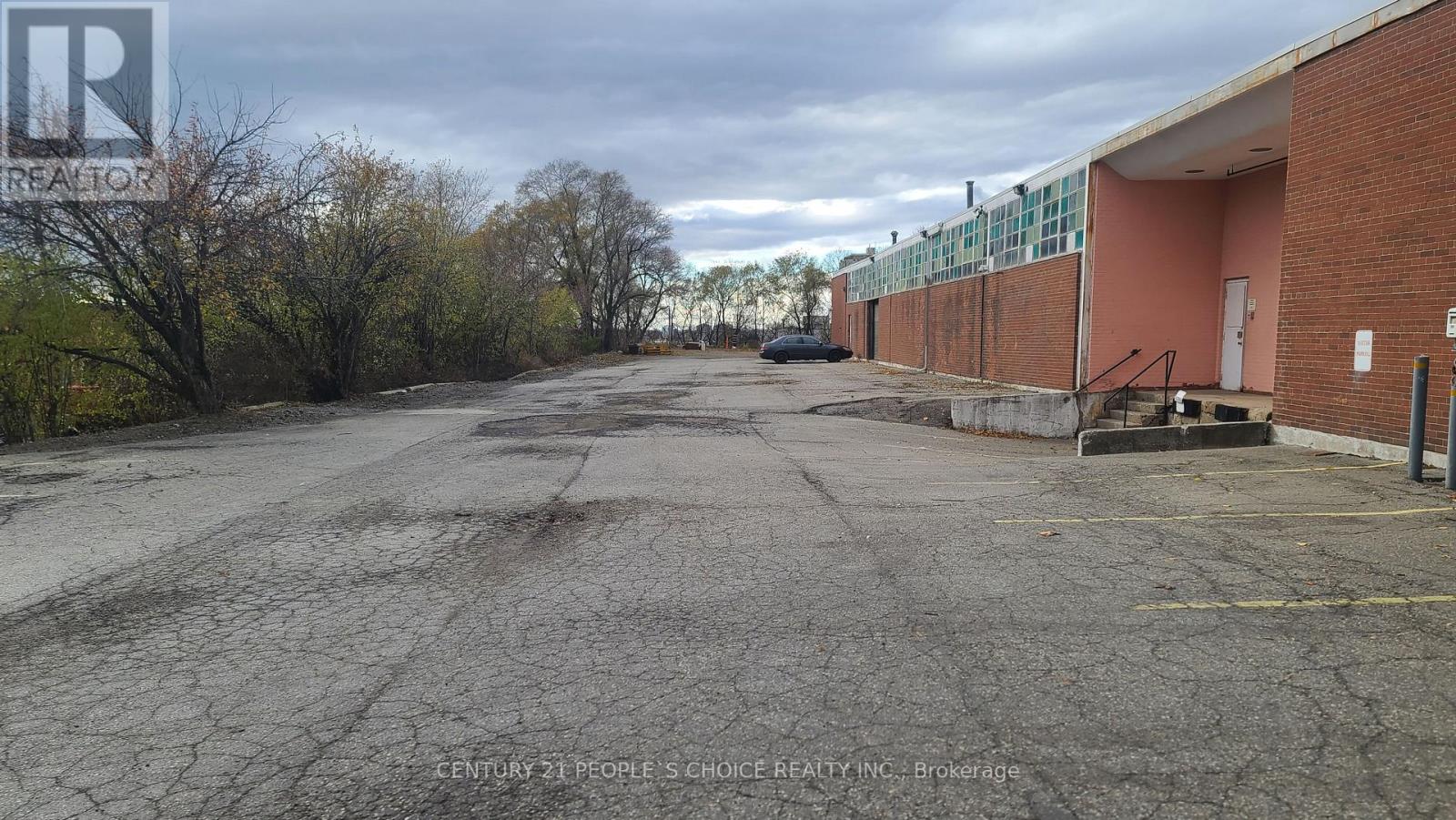 22 Benton Road, Toronto, Ontario  M6M 3G4 - Photo 4 - W12598942