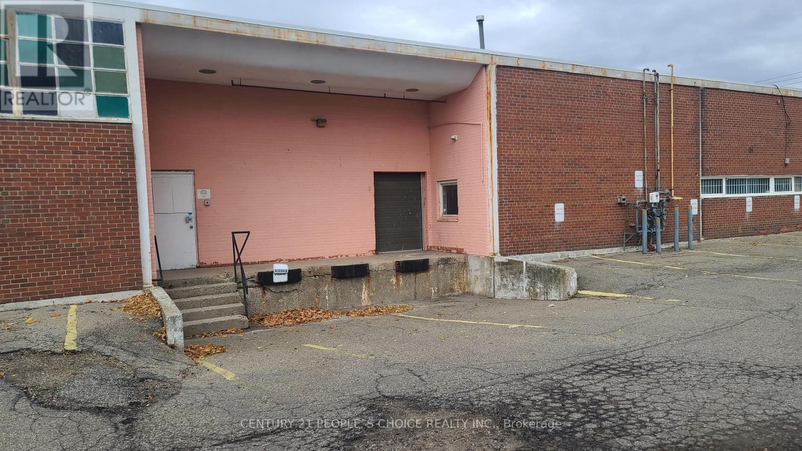 22 Benton Road, Toronto, Ontario  M6M 3G4 - Photo 5 - W12598942