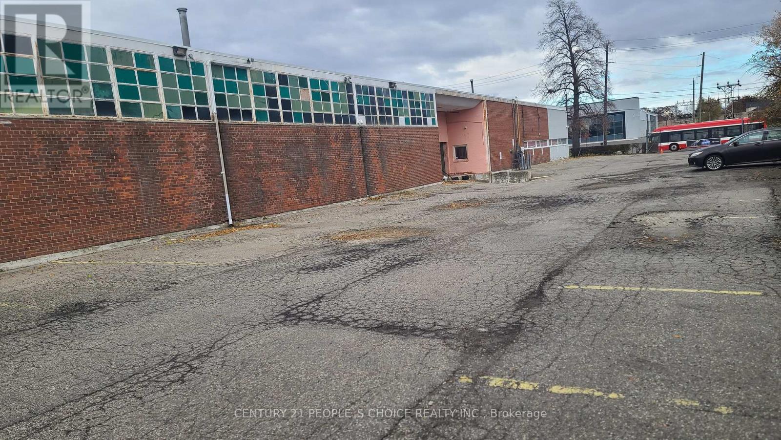 22 Benton Road, Toronto, Ontario  M6M 3G4 - Photo 6 - W12598942