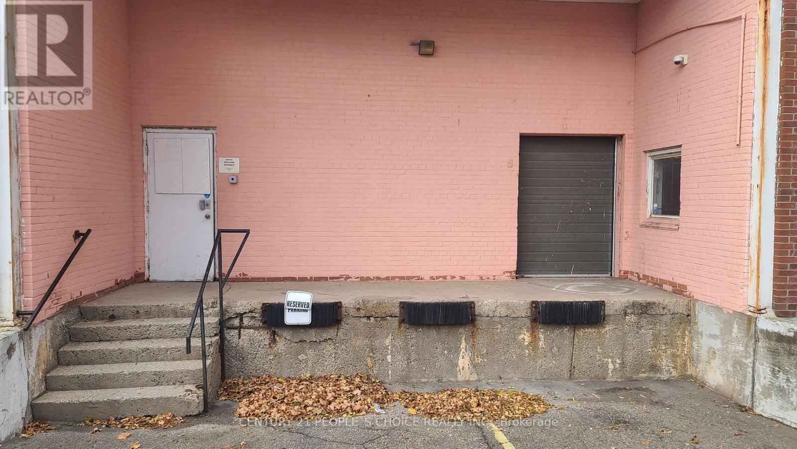 22 Benton Road, Toronto, Ontario  M6M 3G4 - Photo 7 - W12598942