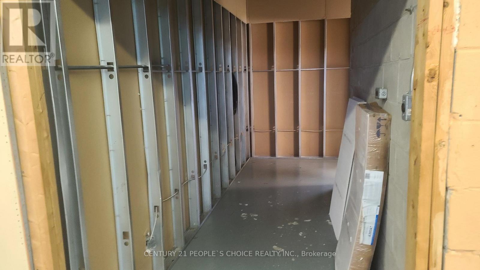 22 Benton Road, Toronto, Ontario  M6M 3G4 - Photo 8 - W12598942