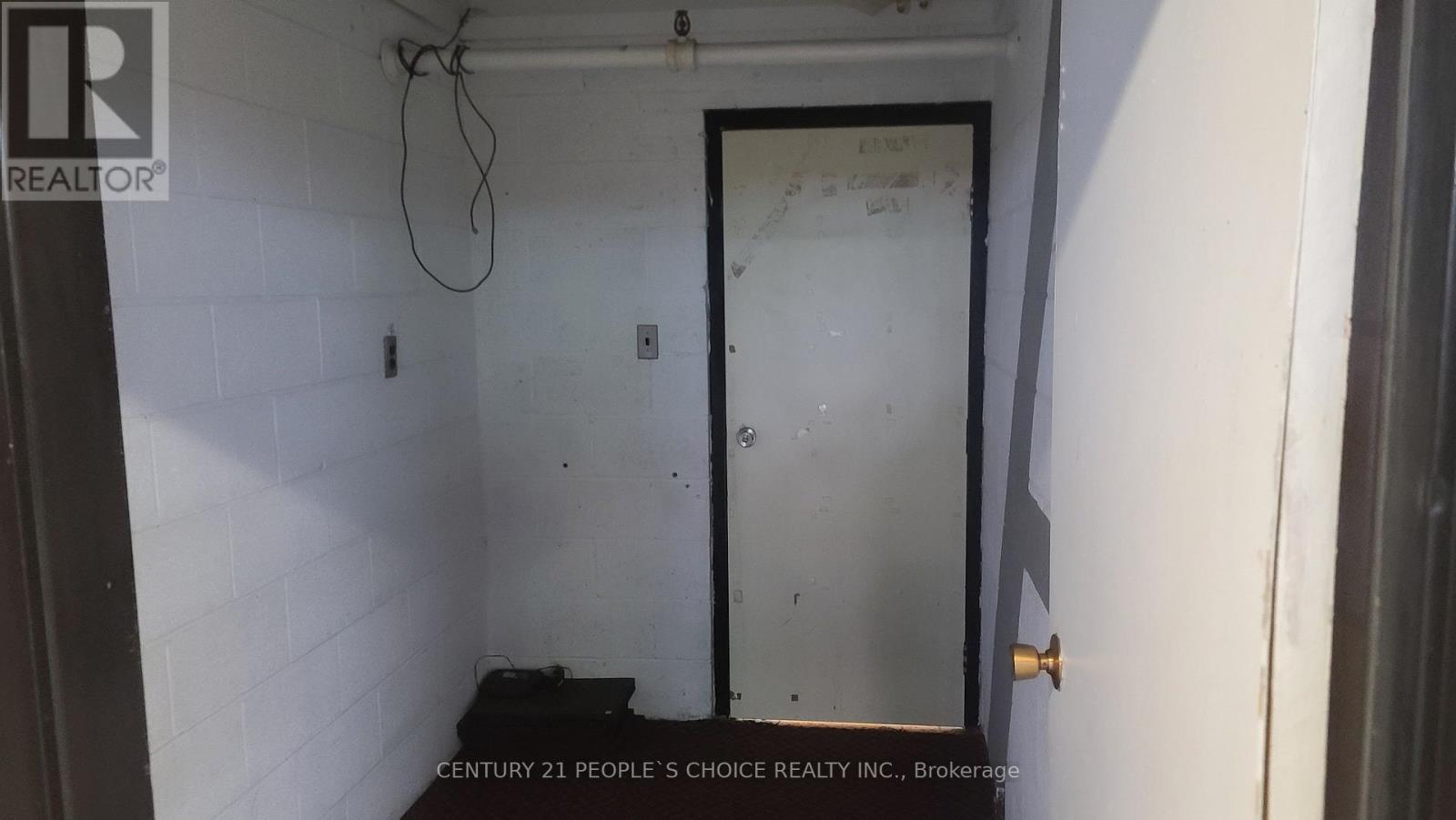 22 Benton Road, Toronto, Ontario  M6M 3G4 - Photo 9 - W12598942