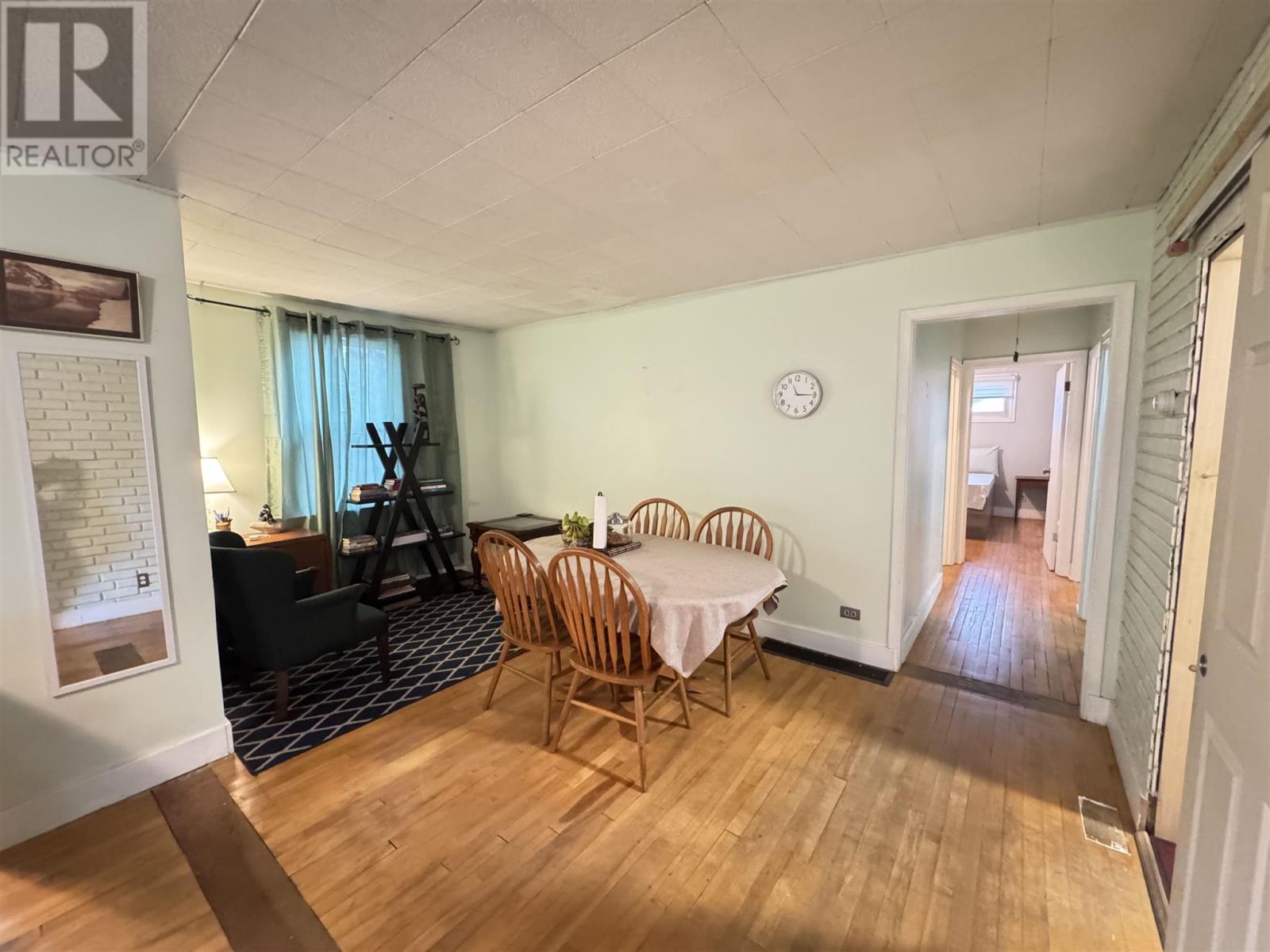 18 Hillcrest Ave, Wawa, Ontario P0S 1K0 - Photo 11 - SM252582