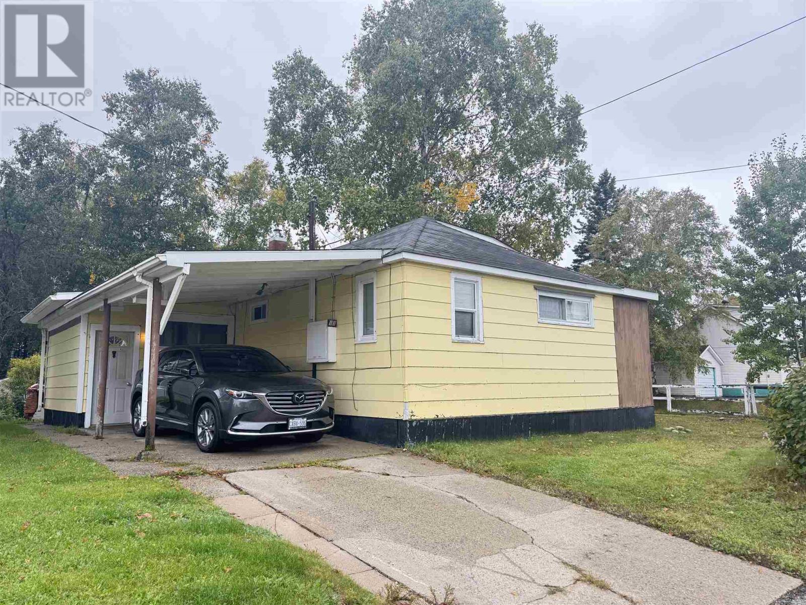 18 Hillcrest AVE, Wawa, Ontario