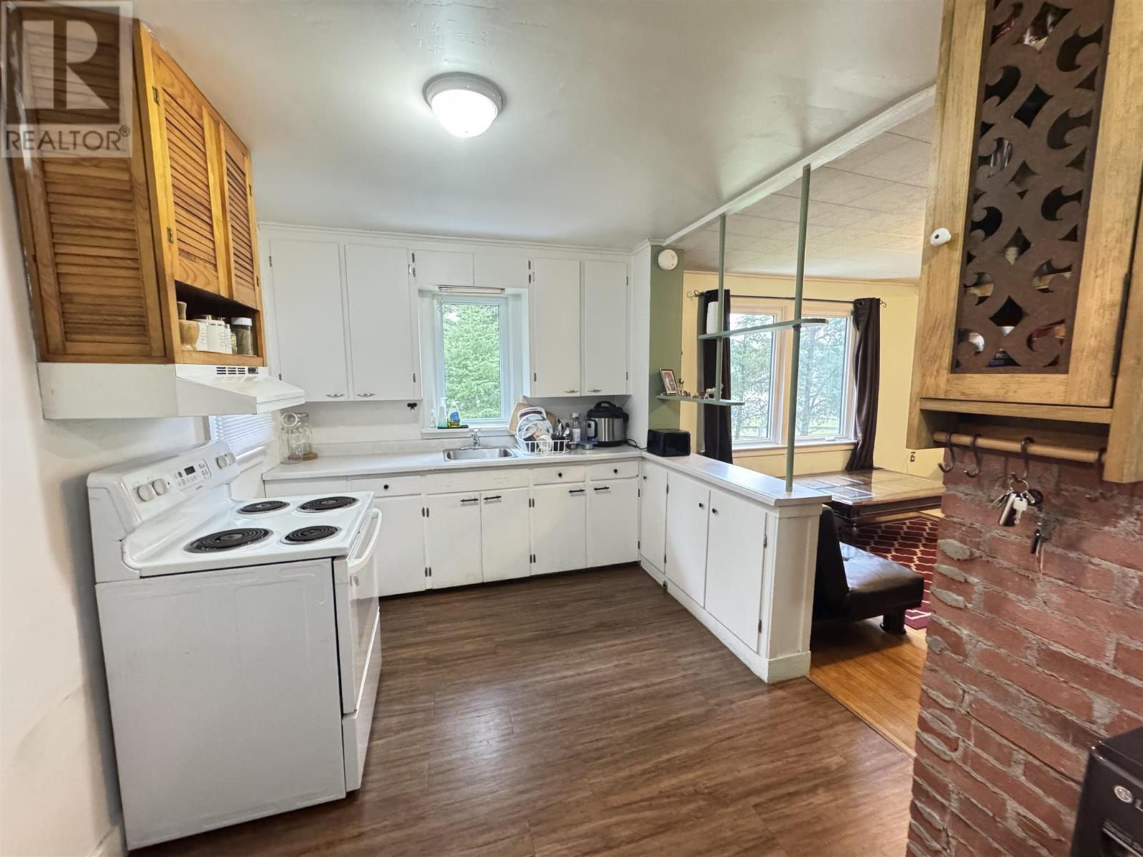 18 Hillcrest Ave, Wawa, Ontario P0S 1K0 - Photo 5 - SM252582