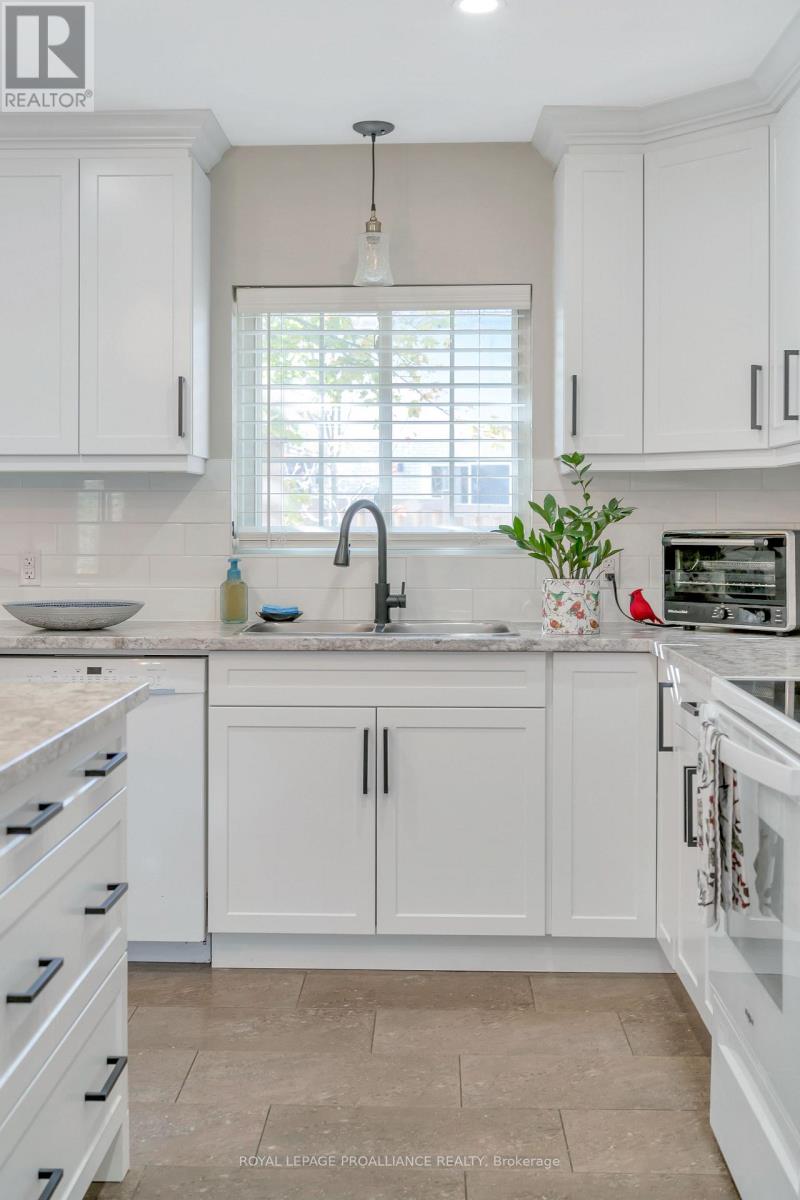 4 Kingsway Court, Belleville, Ontario  K8N 4P1 - Photo 17 - X12598990