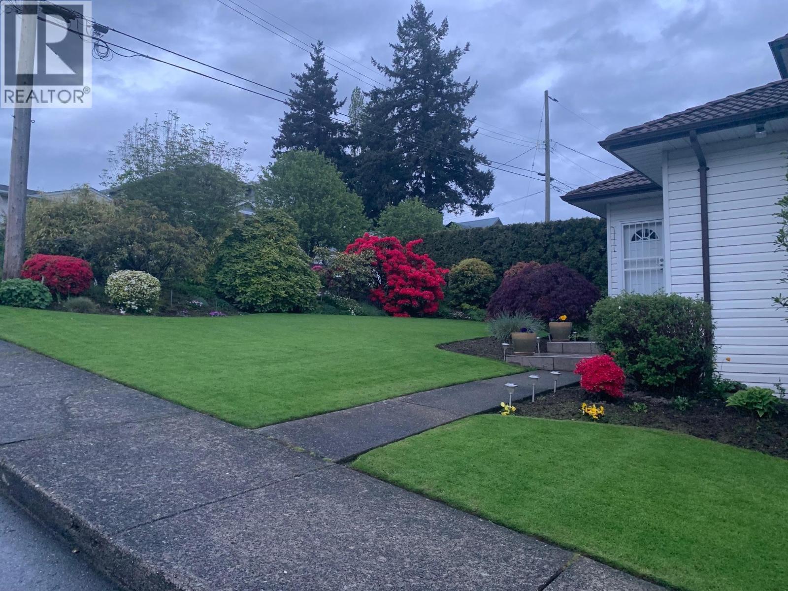 5104 Mckee Street, Burnaby, British Columbia  V5J 2T4 - Photo 2 - R3071865