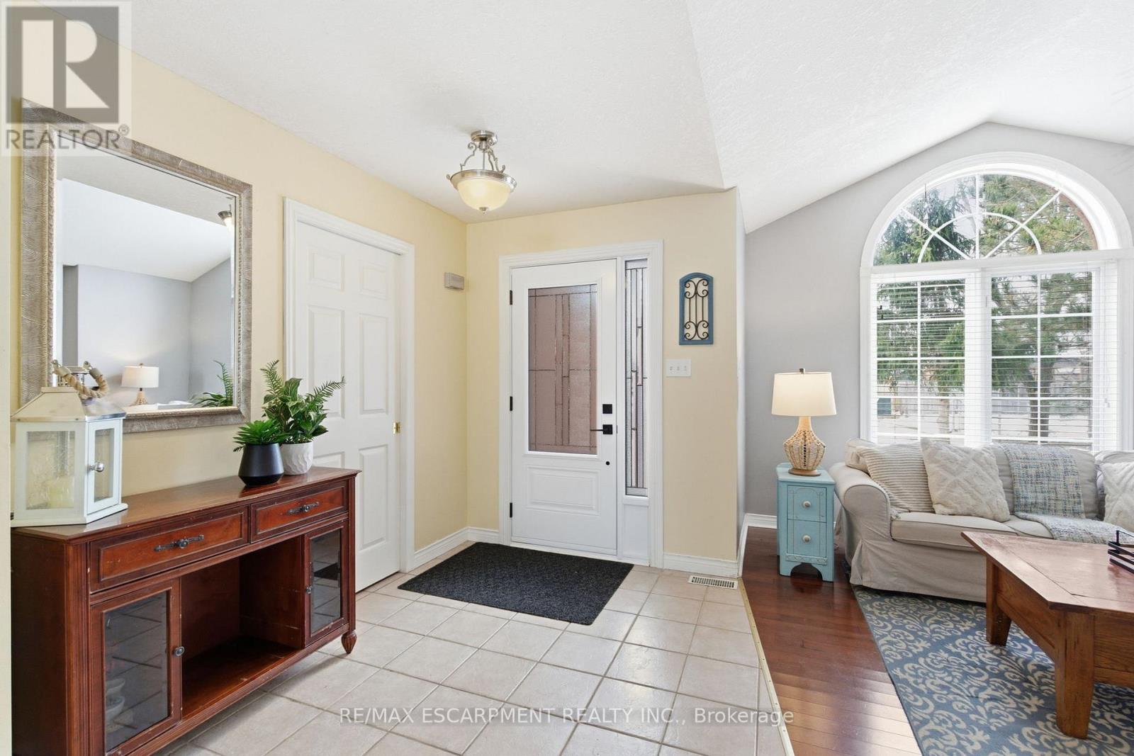 65 Thistlemoor Drive, Haldimand, Ontario  N3W 2K5 - Photo 4 - X12598840