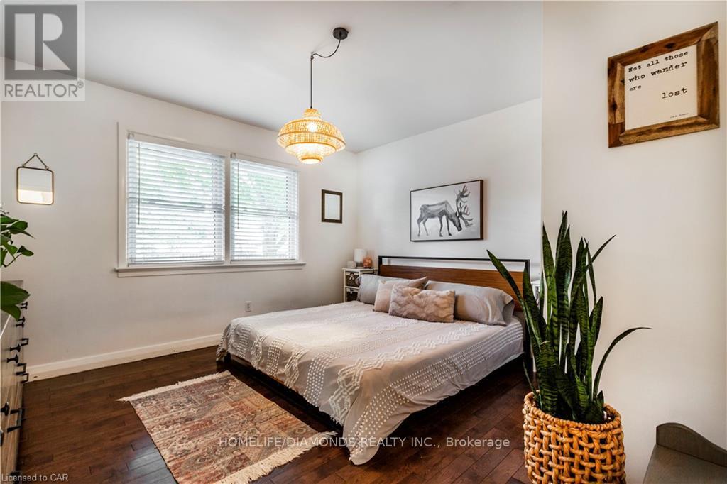 Upper - 107 Ellis Crescent, Waterloo, Ontario  N2J 2C1 - Photo 14 - X12598902