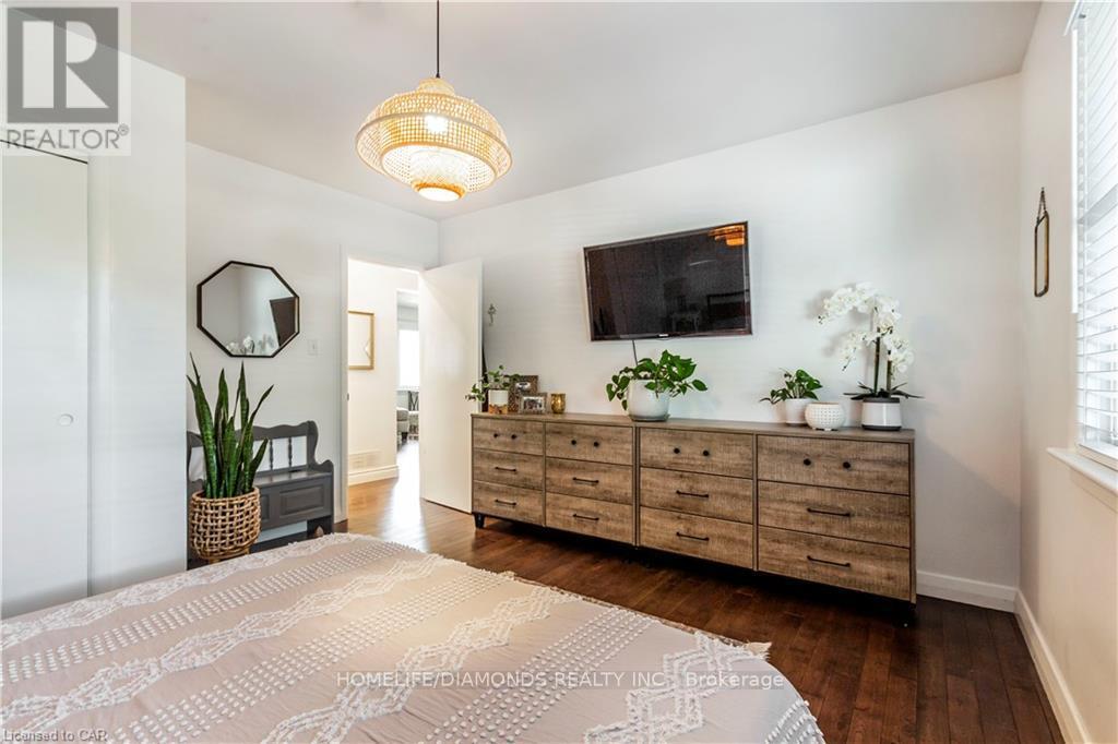 Upper - 107 Ellis Crescent, Waterloo, Ontario  N2J 2C1 - Photo 16 - X12598902