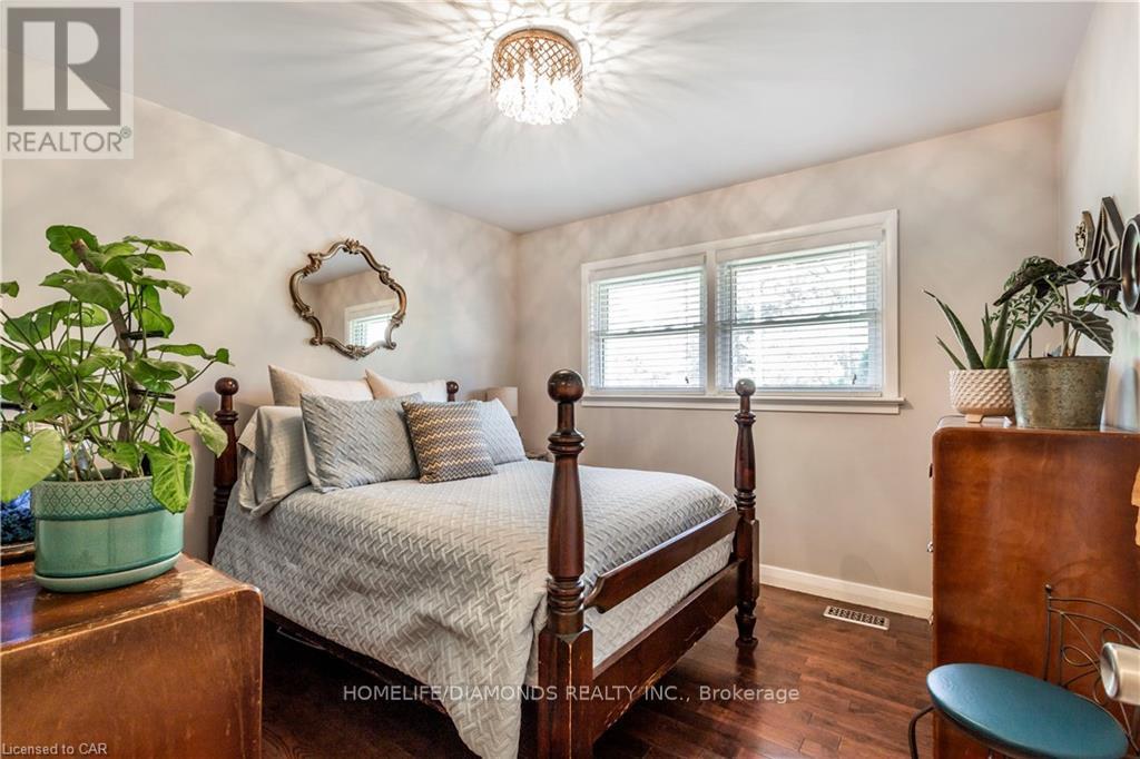 Upper - 107 Ellis Crescent, Waterloo, Ontario  N2J 2C1 - Photo 17 - X12598902