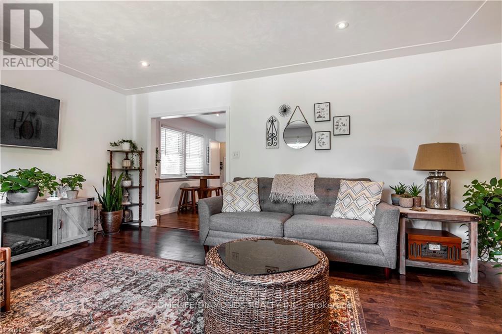 Upper - 107 Ellis Crescent, Waterloo, Ontario  N2J 2C1 - Photo 6 - X12598902