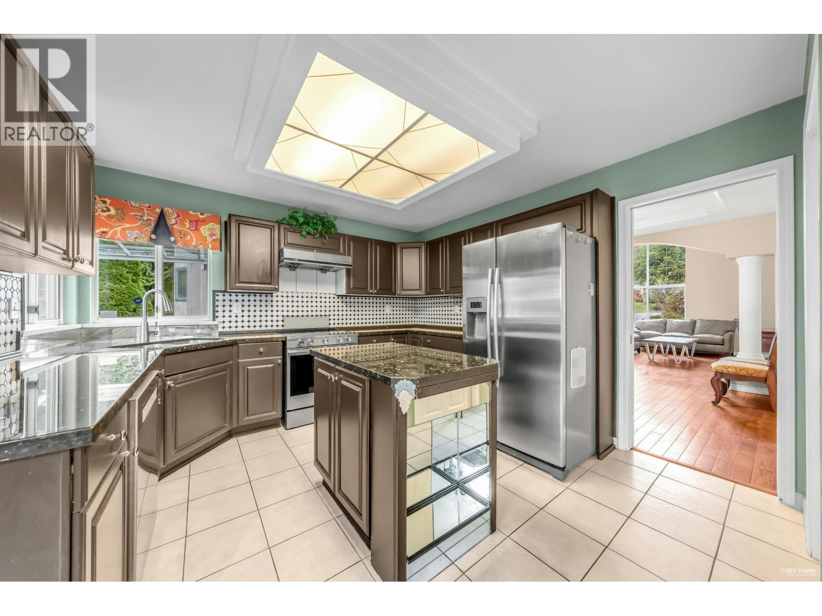 2806 Silverberry Court, Coquitlam, British Columbia  V3E 2S7 - Photo 4 - R3071797