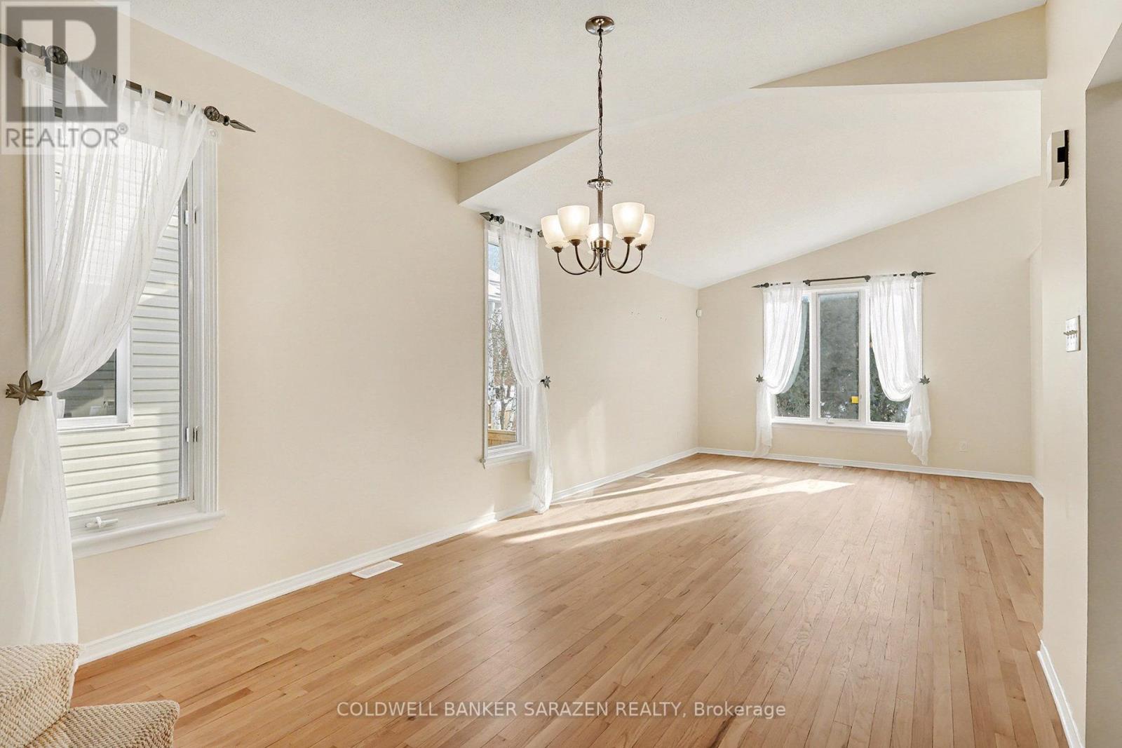 5132 Lerner Way, Ottawa, Ontario  K1J 1B4 - Photo 5 - X12599104