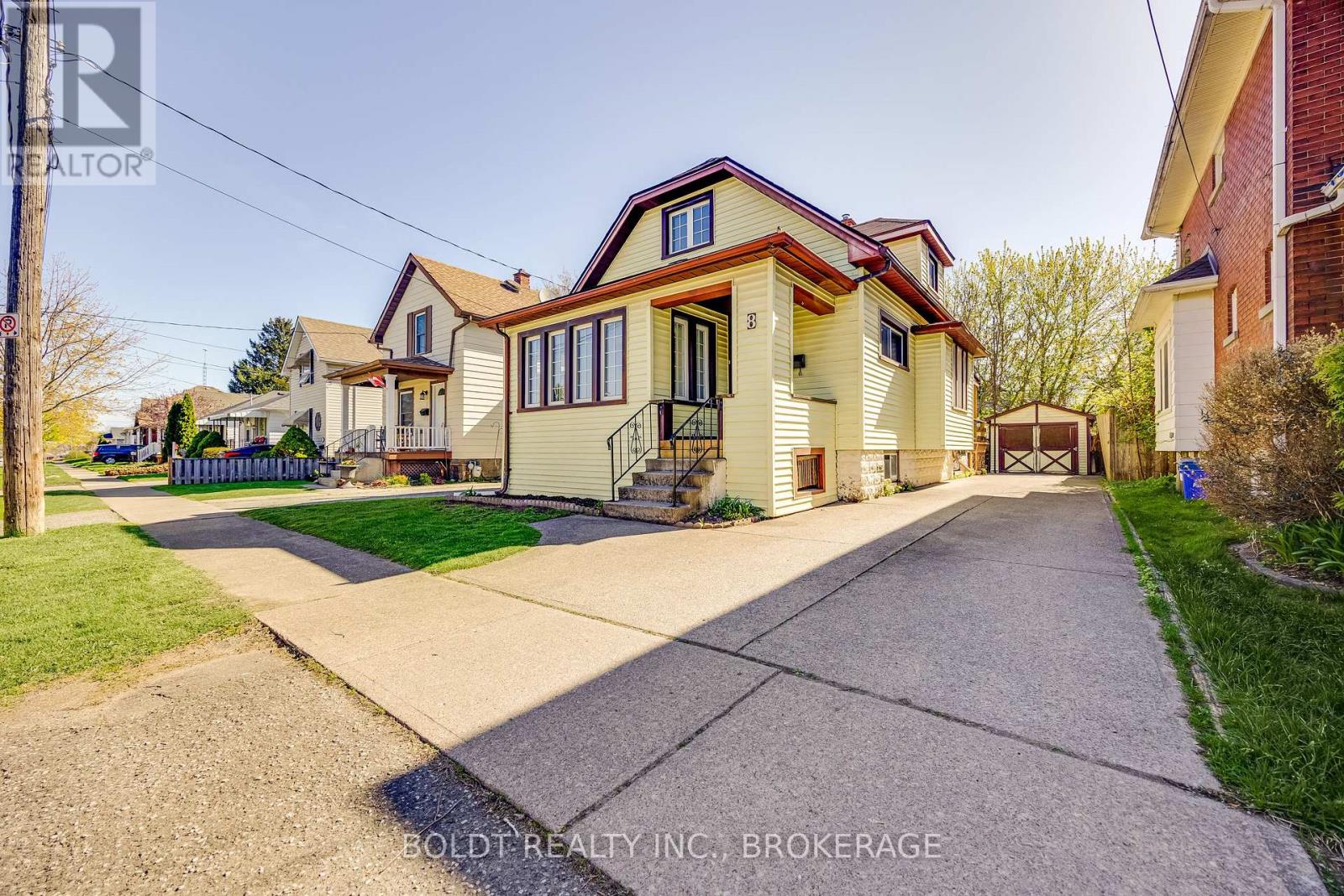 8 Chelsea Street, St. Catharines, Ontario  L2P 3B8 - Photo 1 - X12598960