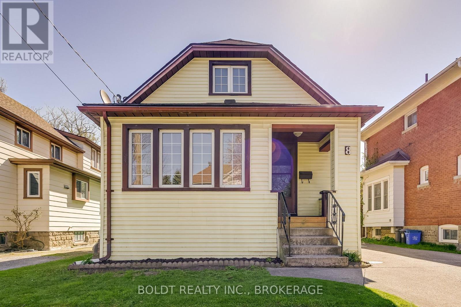 8 Chelsea Street, St. Catharines, Ontario  L2P 3B8 - Photo 3 - X12598960