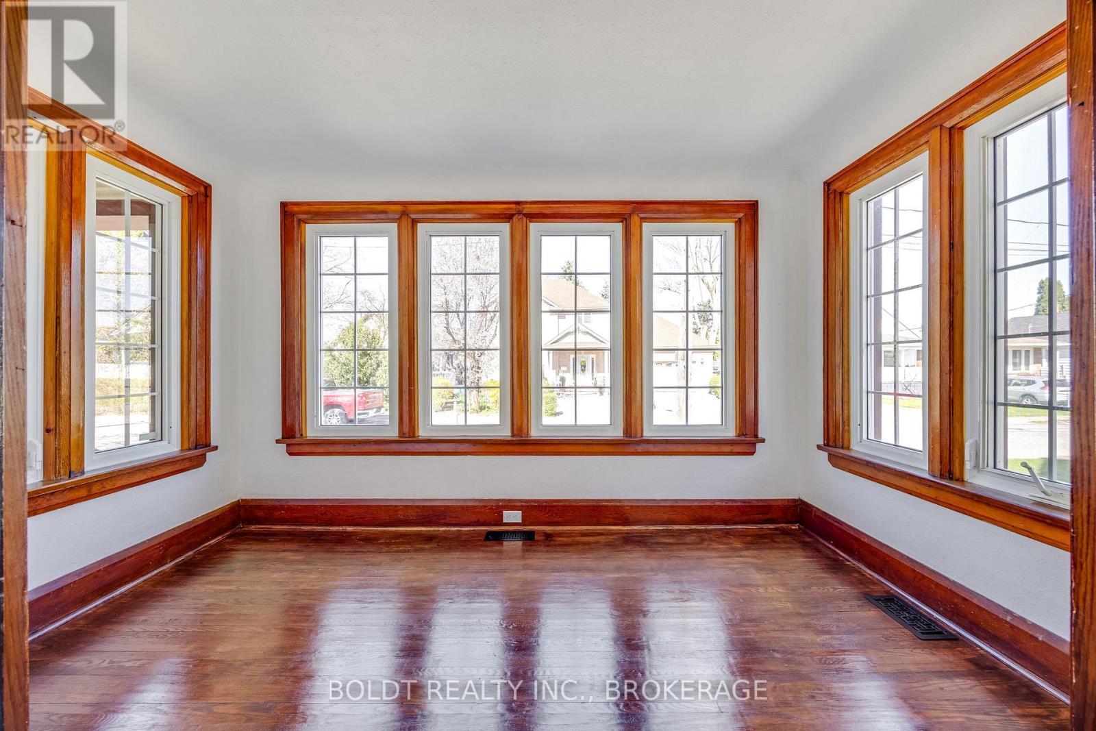 8 Chelsea Street, St. Catharines, Ontario  L2P 3B8 - Photo 6 - X12598960