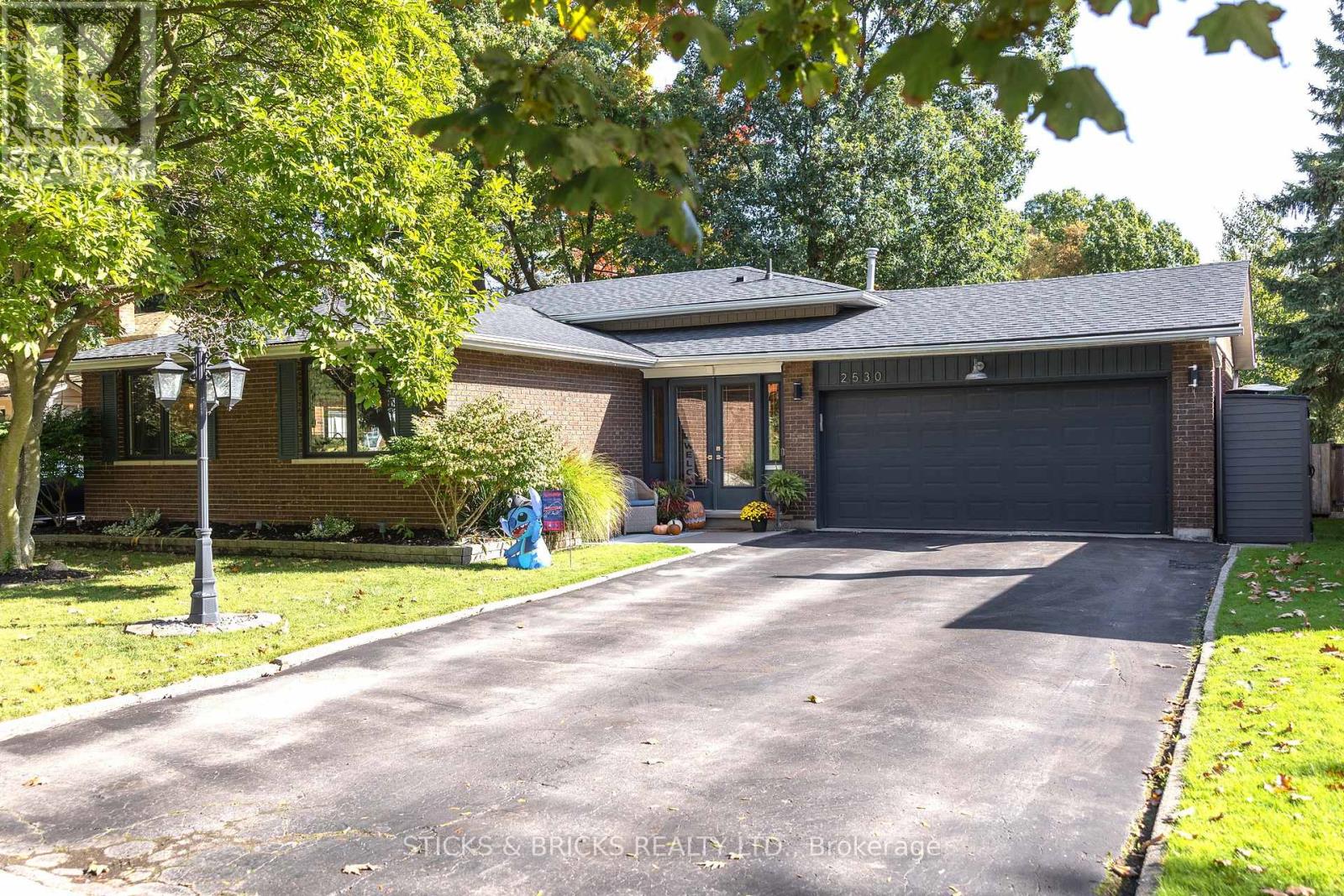 2530 Dorchester Road, Niagara Falls, Ontario  L2J 2Y8 - Photo 2 - X12598974