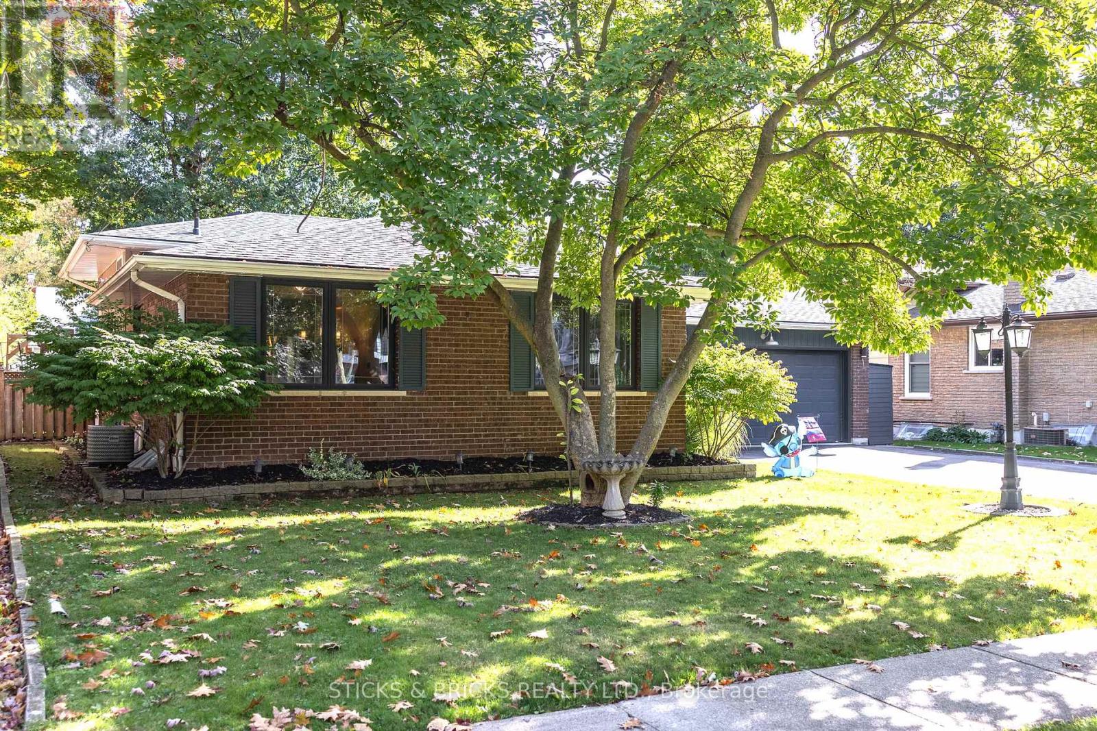2530 Dorchester Road, Niagara Falls, Ontario  L2J 2Y8 - Photo 3 - X12598974
