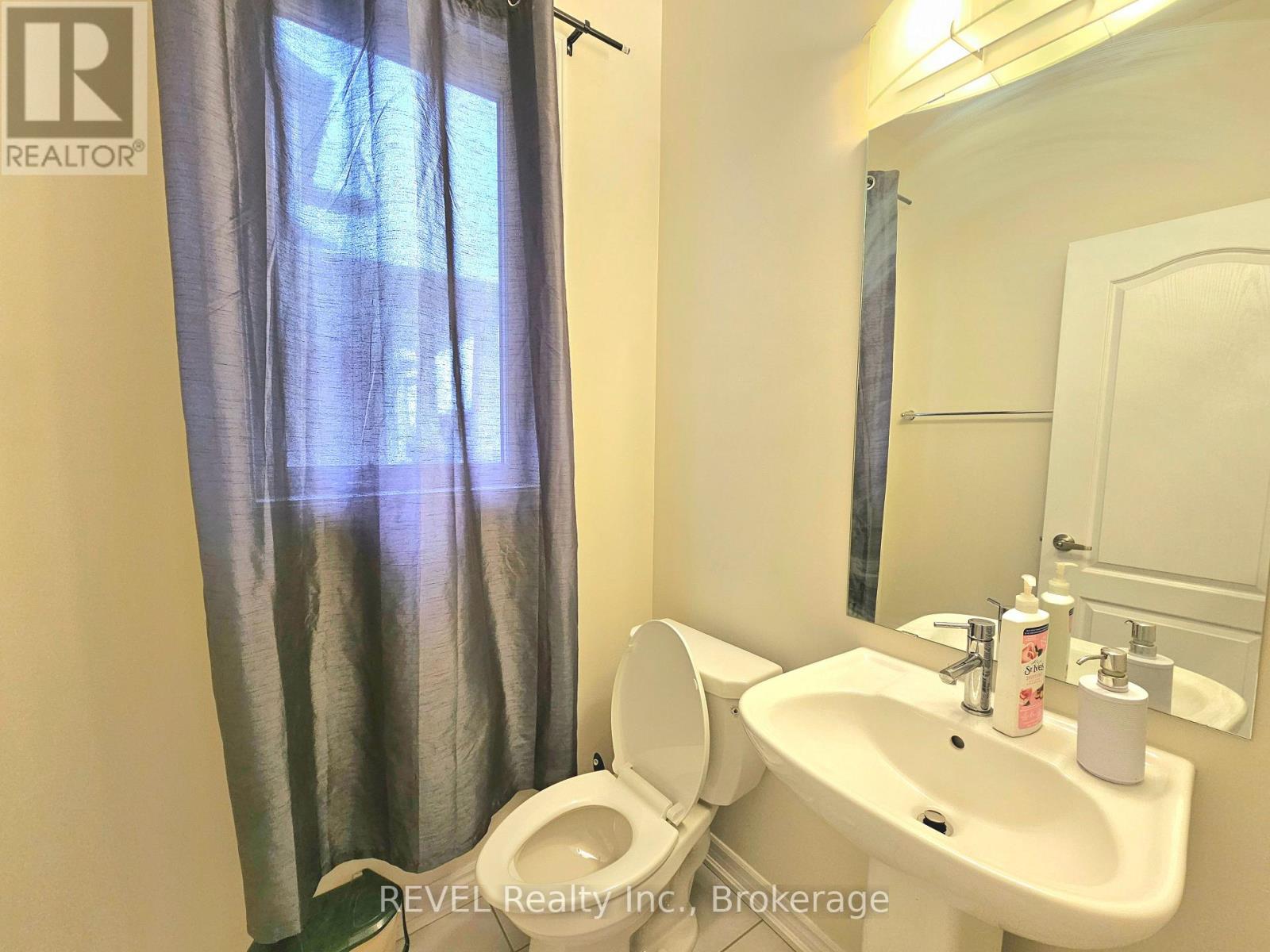 Upper - 16 Concord Drive, Thorold, Ontario  L2V 0K9 - Photo 3 - X12599064