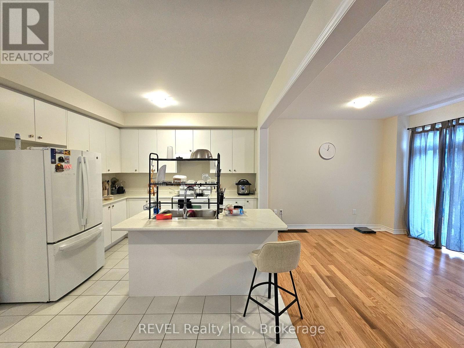 Upper - 16 Concord Drive, Thorold, Ontario  L2V 0K9 - Photo 8 - X12599064