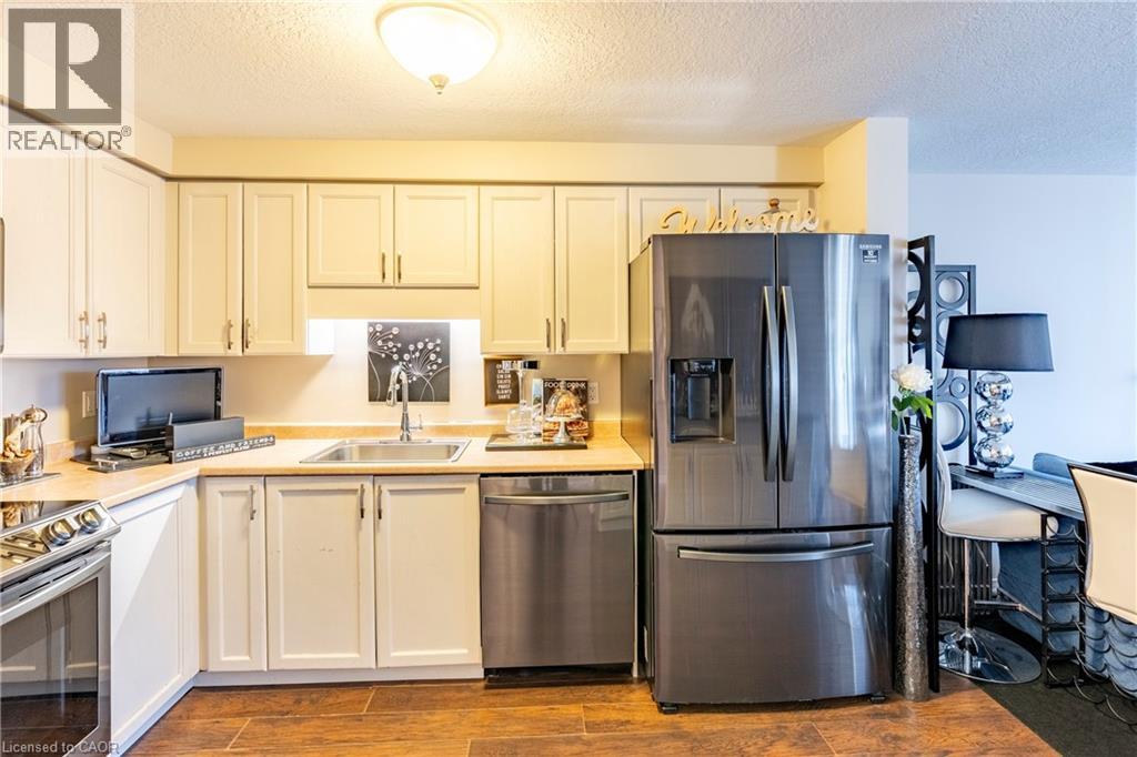 102 Donnenwerth Drive, Kitchener, Ontario  N2E 4C9 - Photo 7 - 40789092