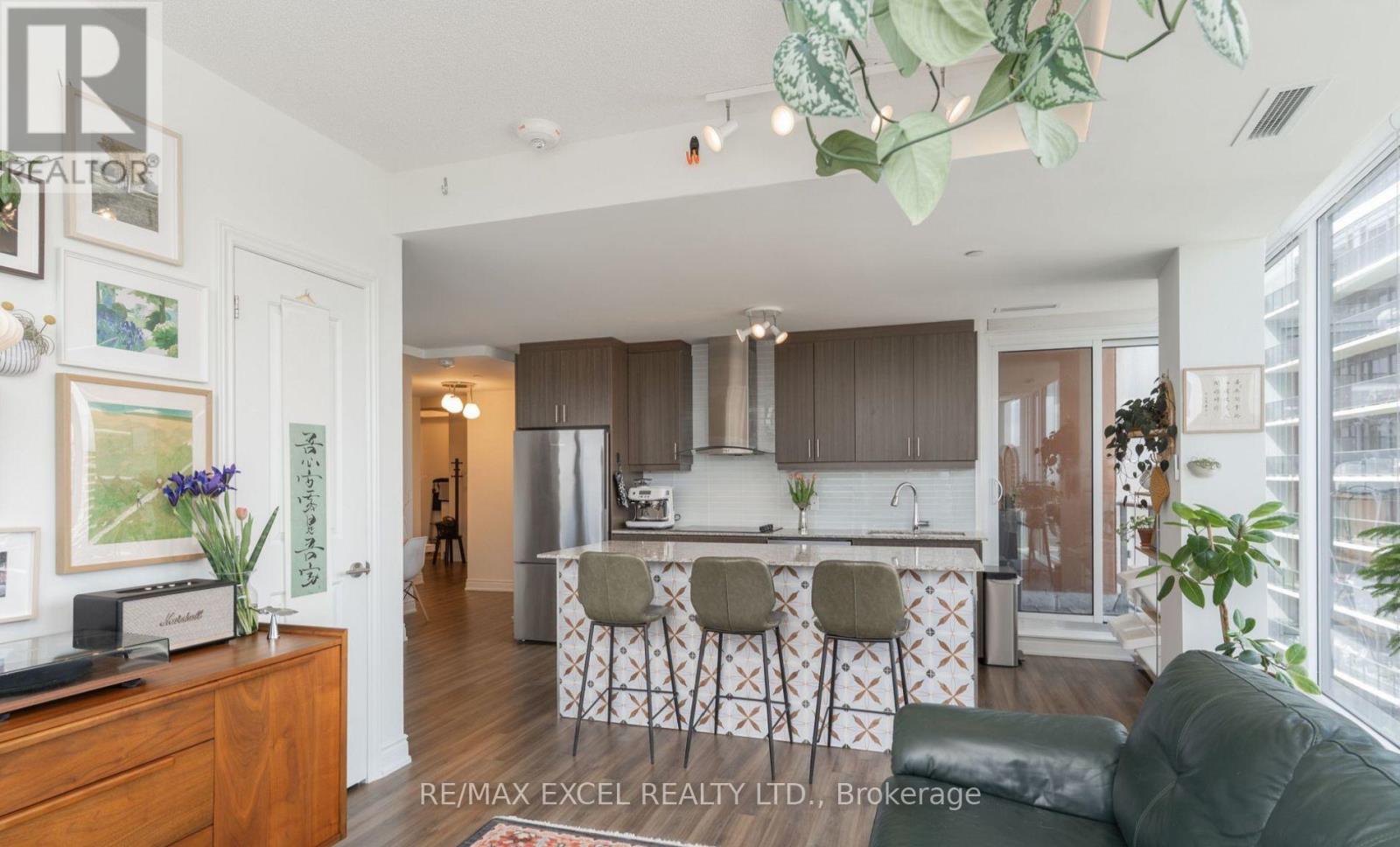 1106 - 9618 Yonge Street, Richmond Hill, Ontario  L4C 0X5 - Photo 2 - N12599114