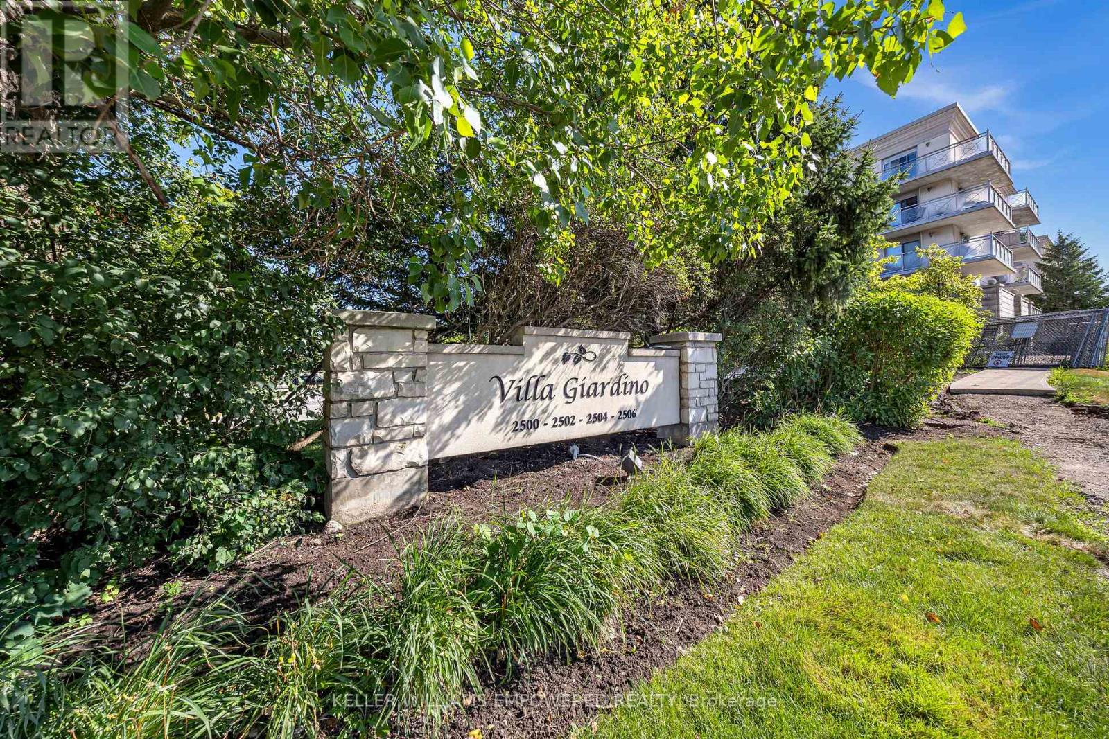 202 - 2500 Rutherford Road, Vaughan, Ontario L4K 5N7 - Photo 1 - N12599122