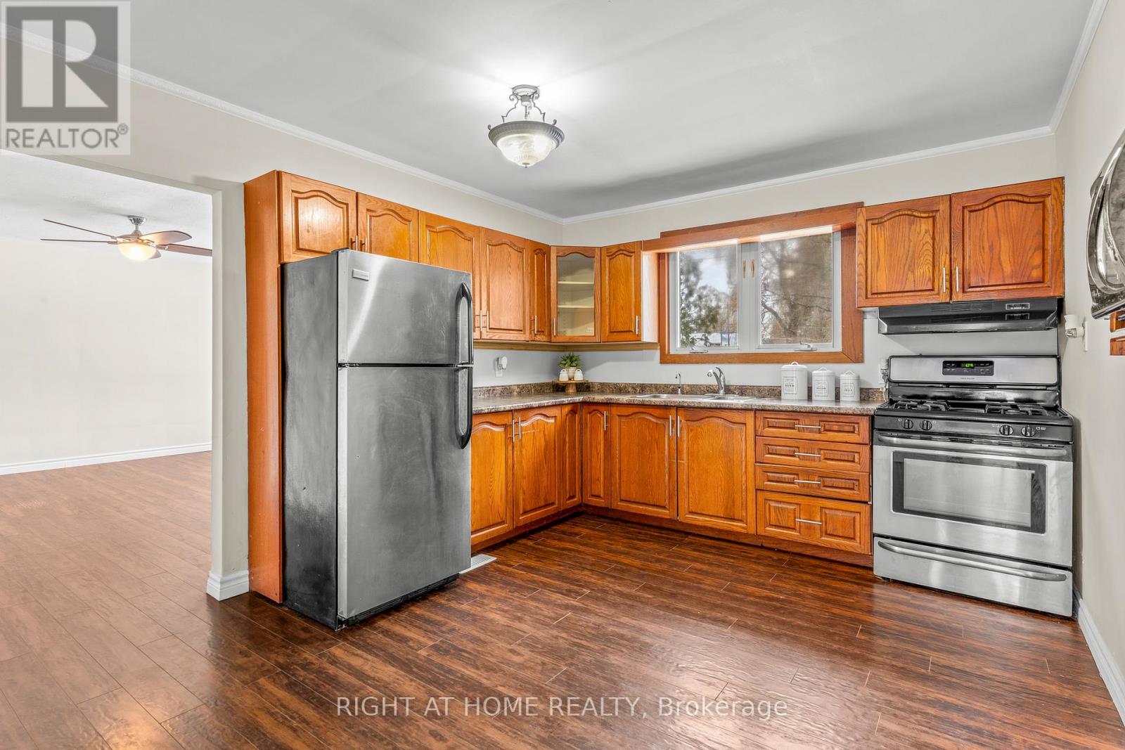 81 Jonas Street, Essa, Ontario  L0M 1B0 - Photo 5 - N12599126