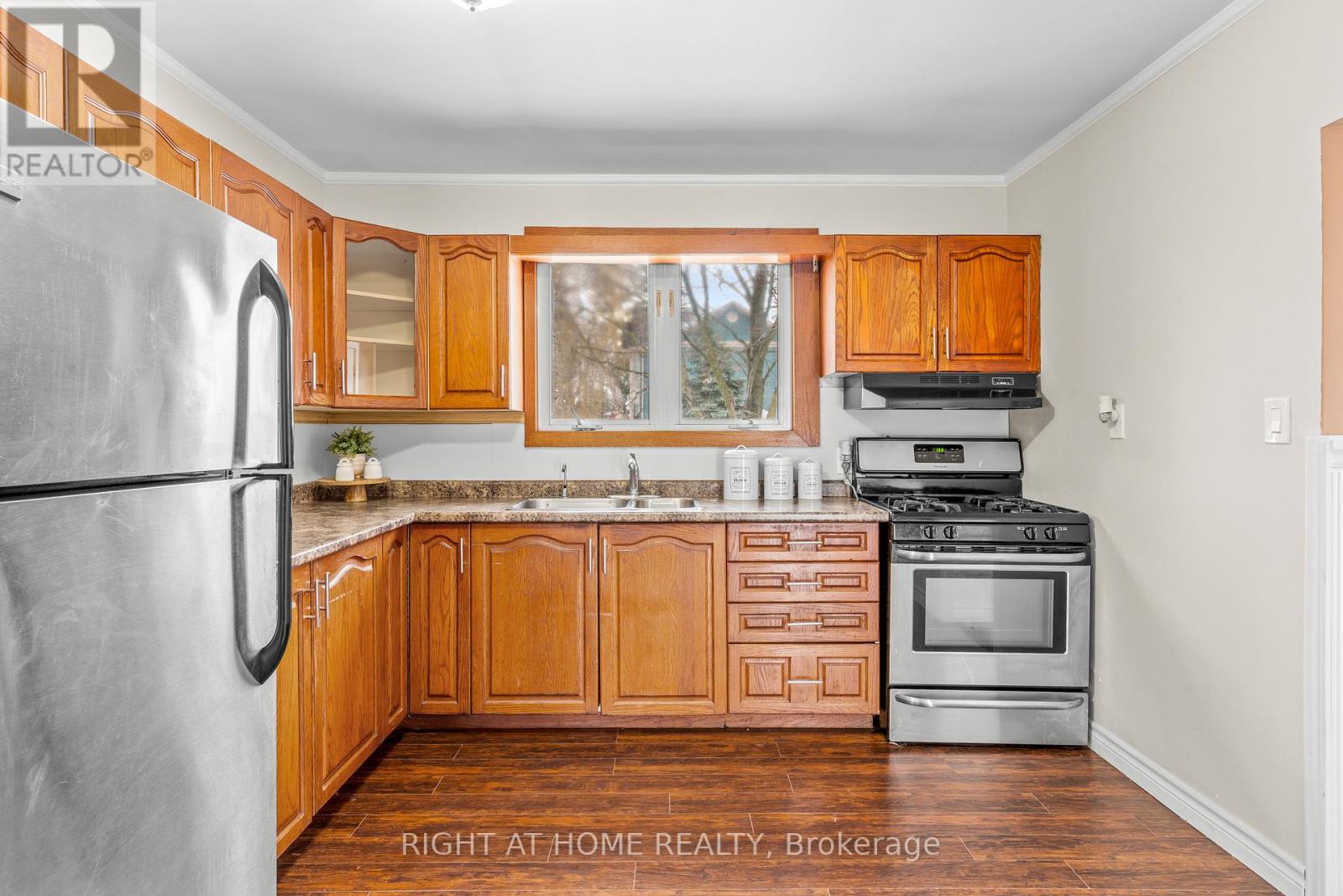 81 Jonas Street, Essa, Ontario  L0M 1B0 - Photo 6 - N12599126