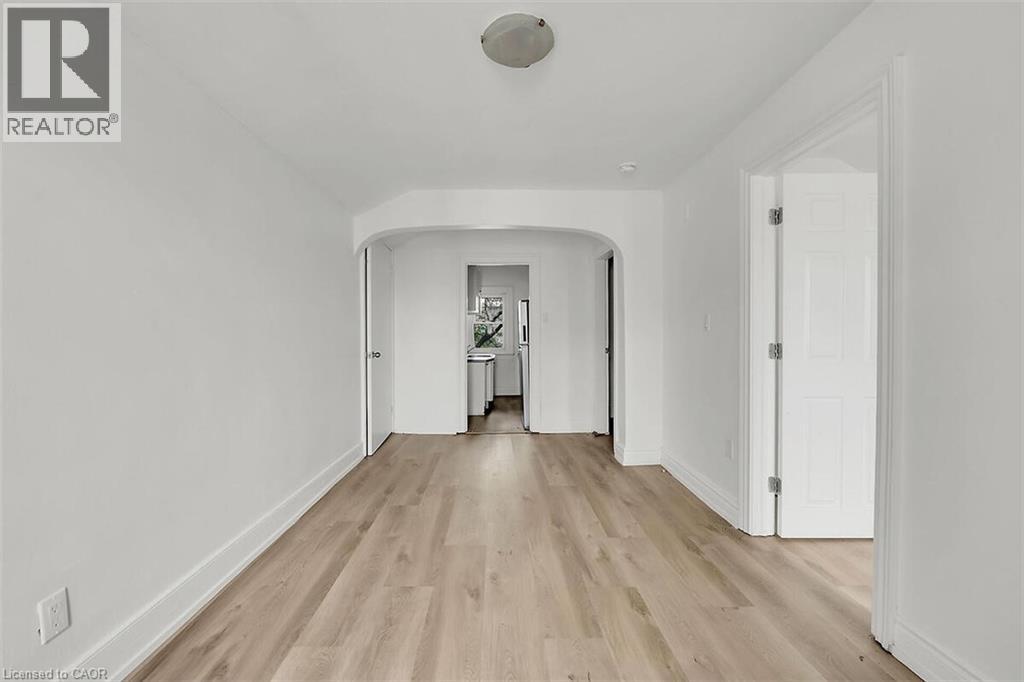 43 Centre Street, St. Catharines, Ontario  L2R 3A8 - Photo 4 - 40777843