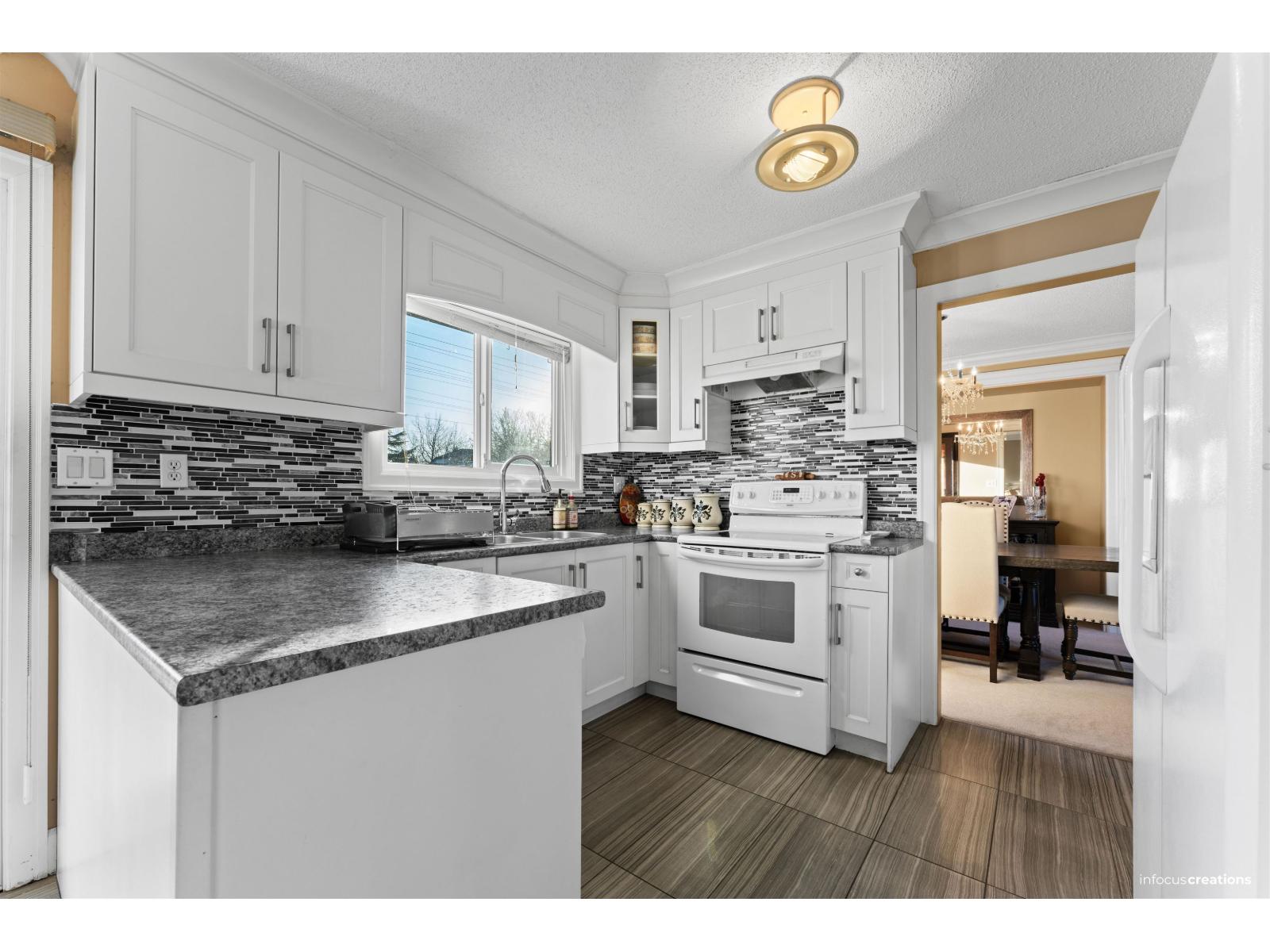 15796 95a Avenue, Surrey, British Columbia  V4N 2L4 - Photo 9 - R3071940