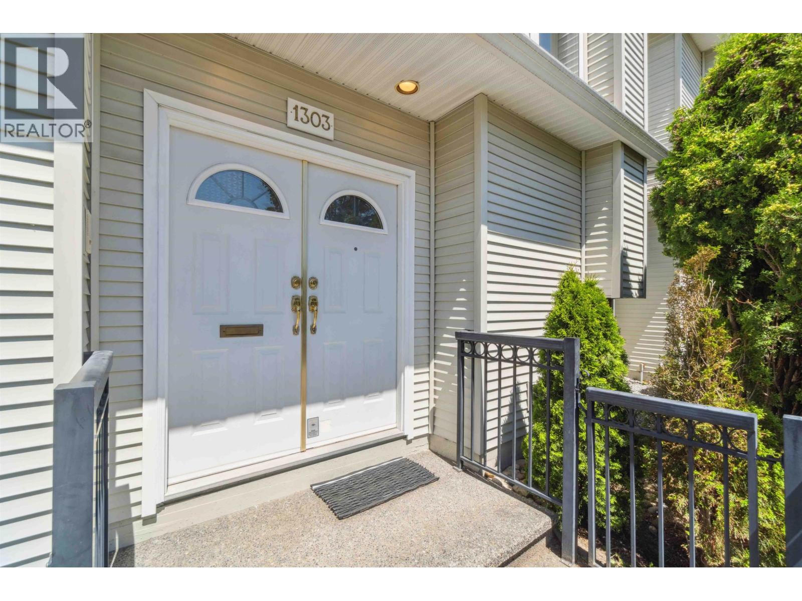 1303 W 67th Avenue, Vancouver, British Columbia V6P 2T3 - Photo 2 - R3071830