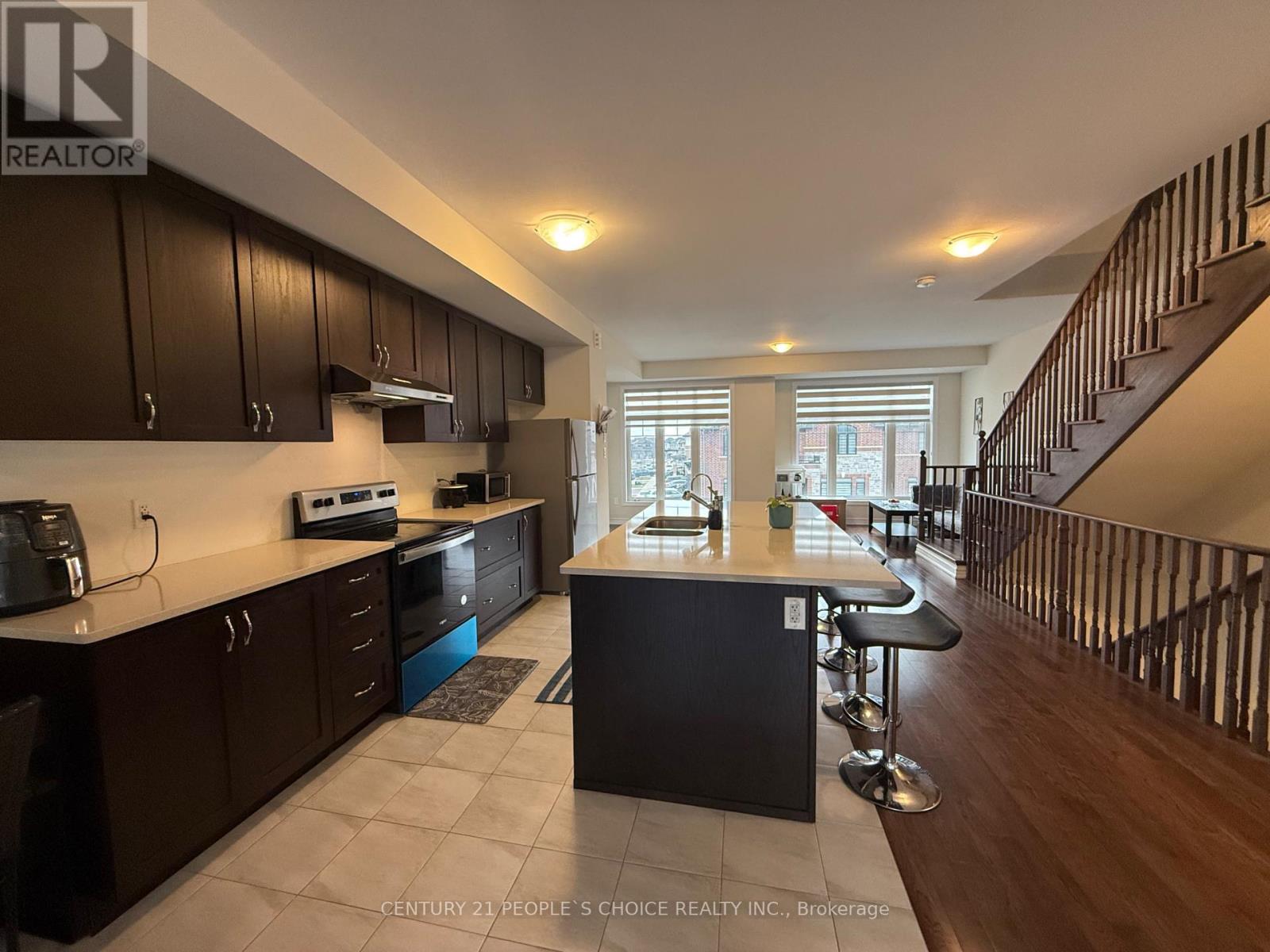 25 Minnock Street, Caledon, Ontario  L7C 1Z9 - Photo 2 - W12588742