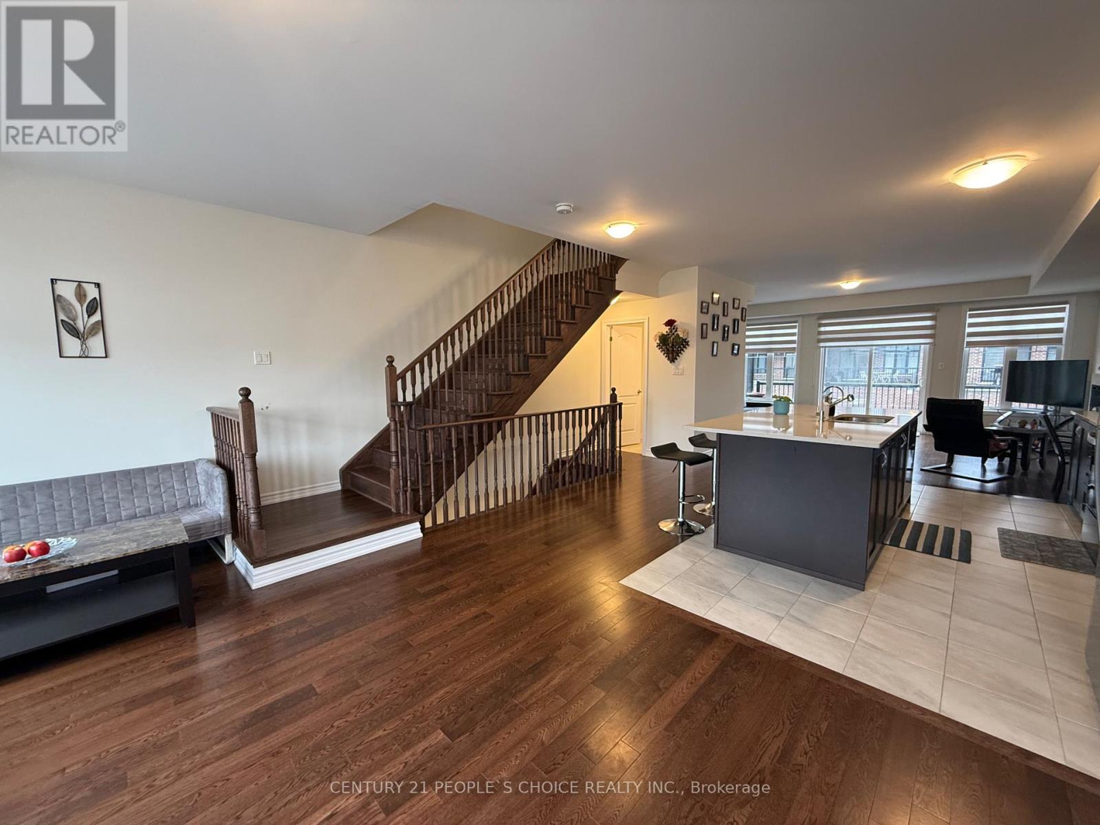 25 Minnock Street, Caledon, Ontario  L7C 1Z9 - Photo 5 - W12588742