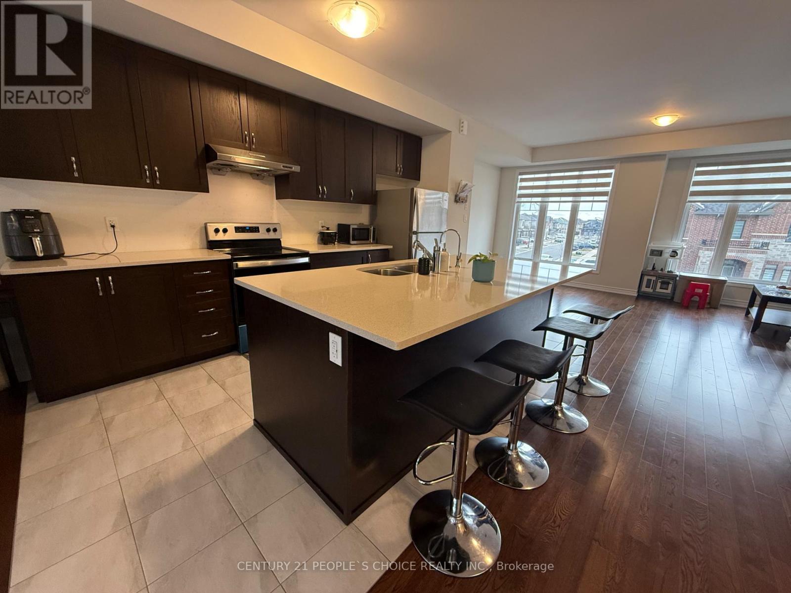 25 Minnock Street, Caledon, Ontario  L7C 1Z9 - Photo 3 - W12588742