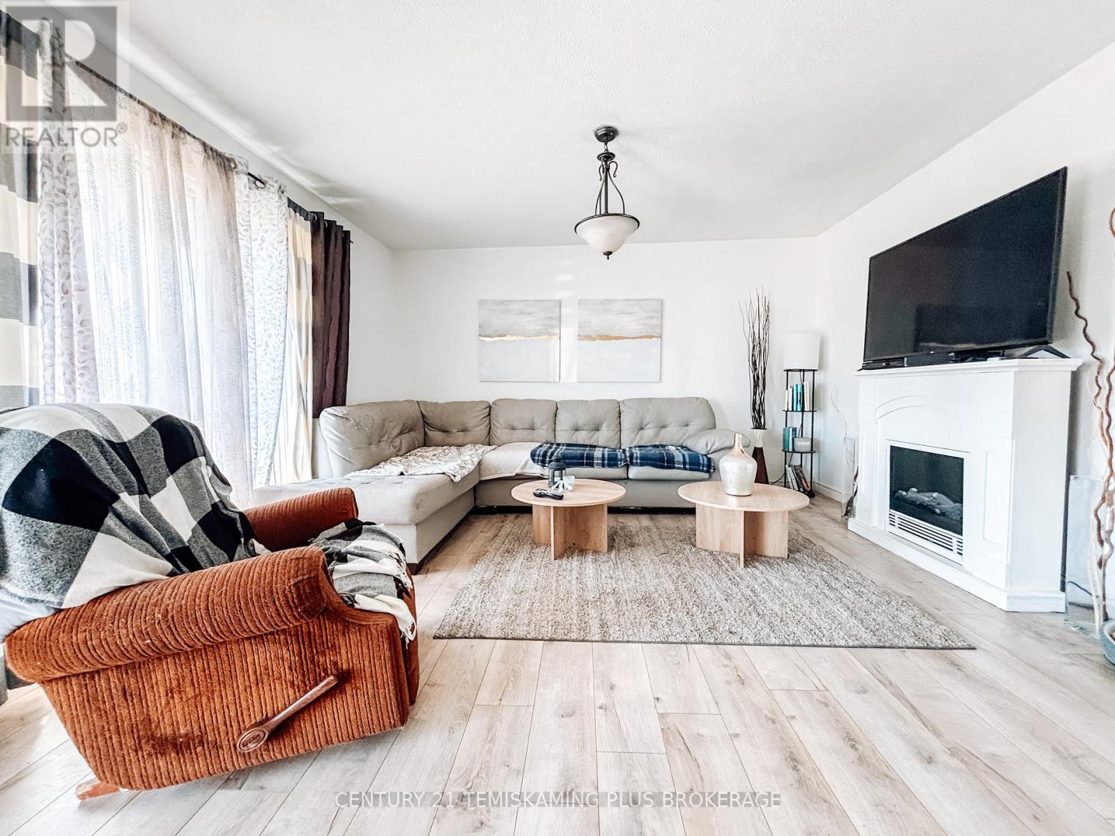 203 Roland Road, Temiskaming Shores, Ontario  P0J 1P0 - Photo 14 - T12599222